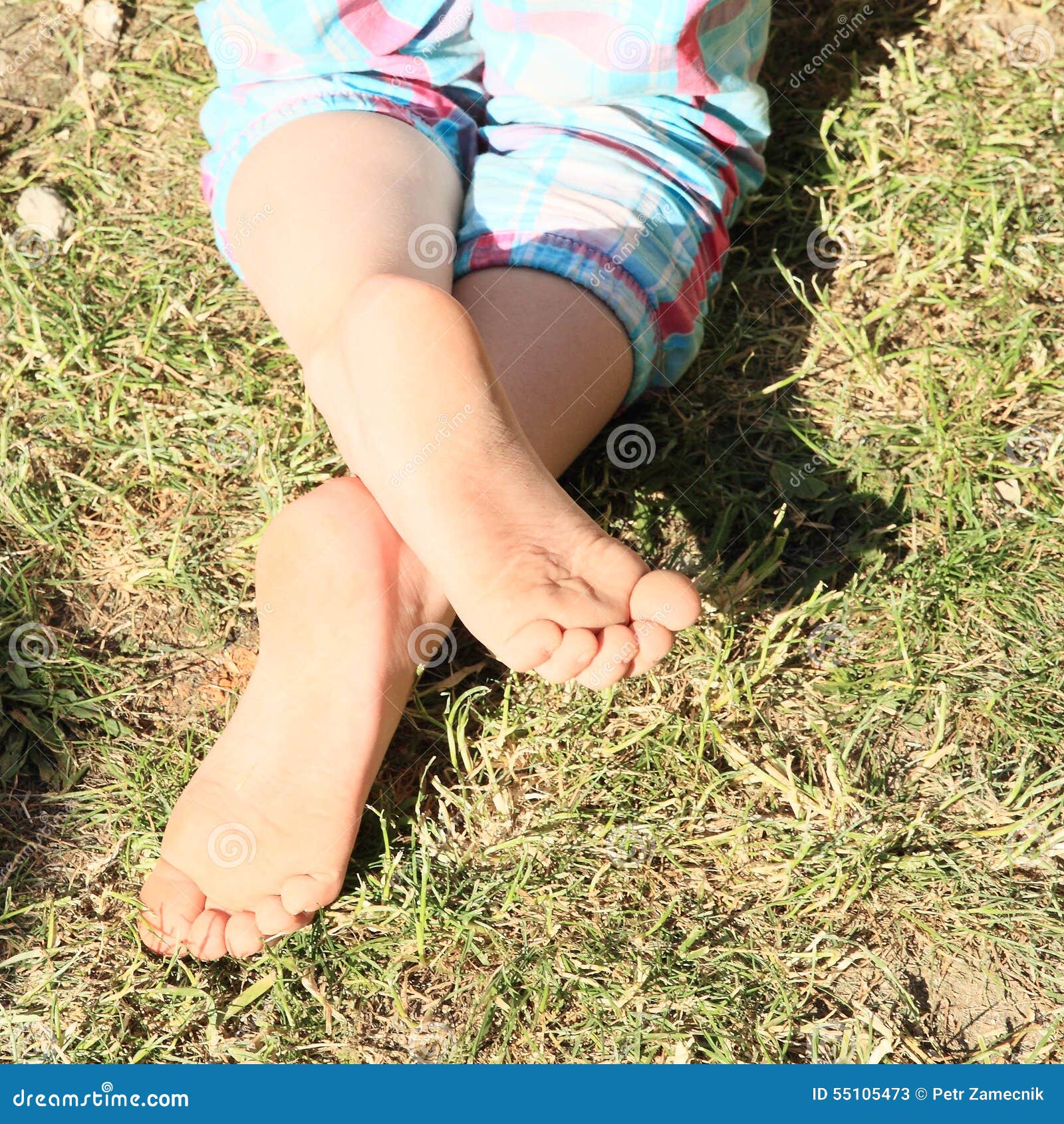 Naakte Voeten Van Een Meisje Stock Afbeelding Image of voeten, voet