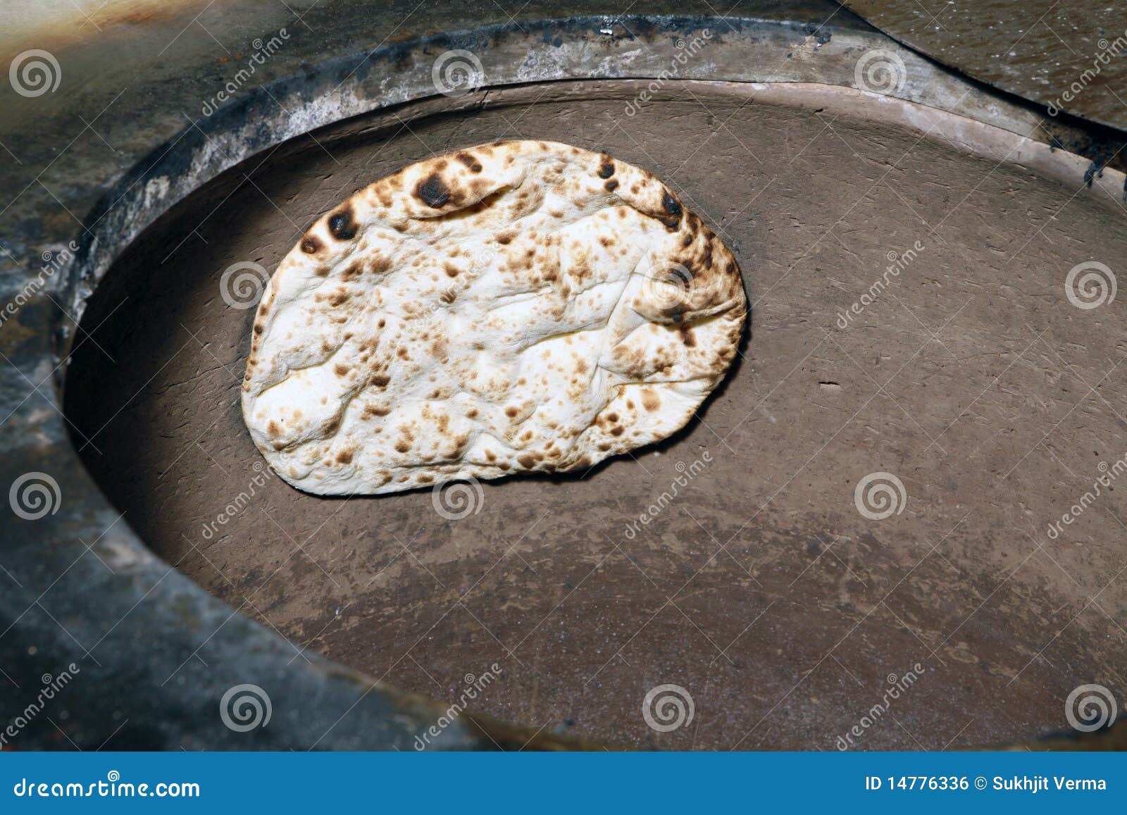 Naan in clay oven stock photo. Image of style, south - 14776336