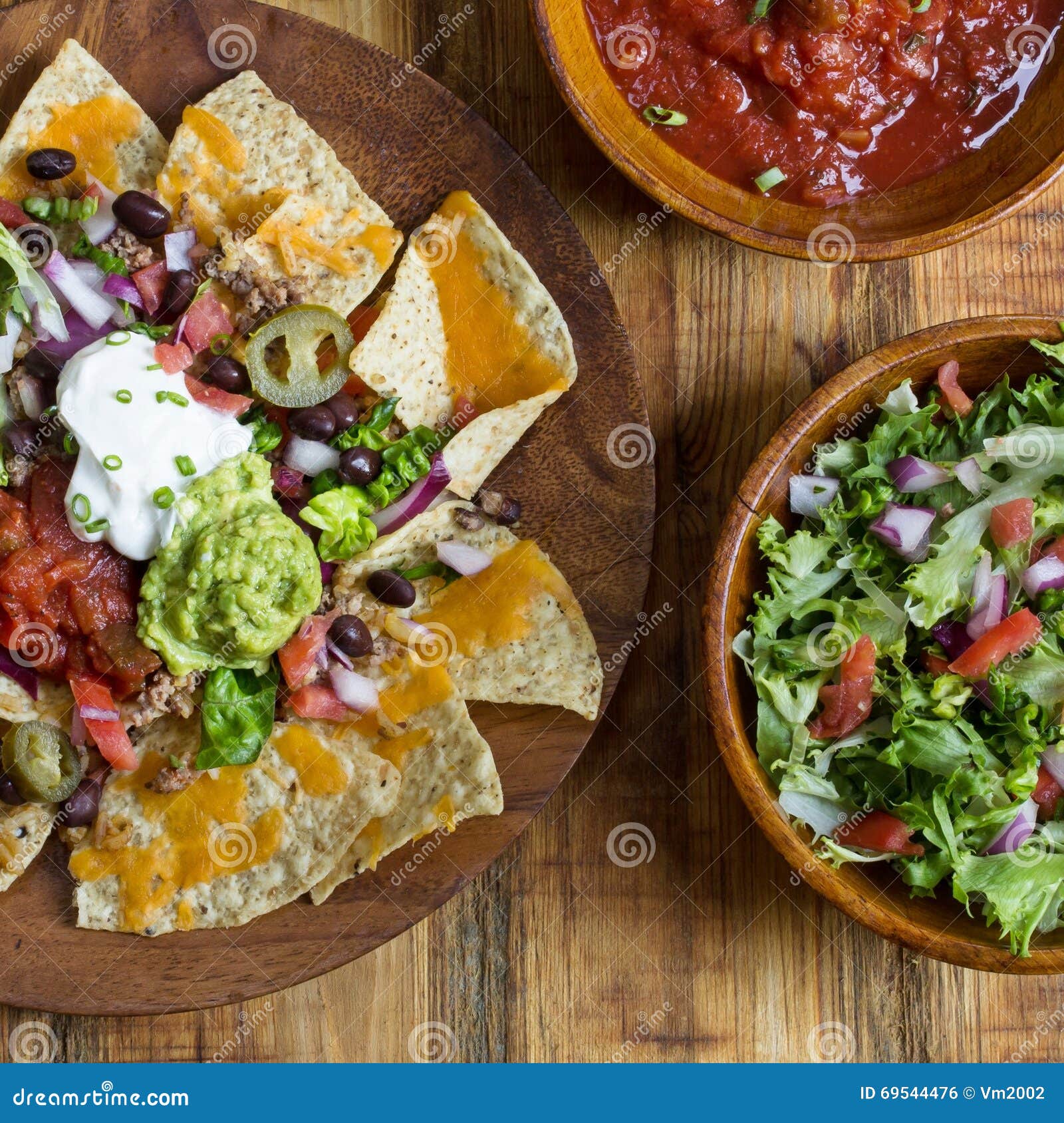 Nacho Cheese TortillaChips Mit Paprika Und Salsa Stockfoto Bild von paprika, tortilla 69544476