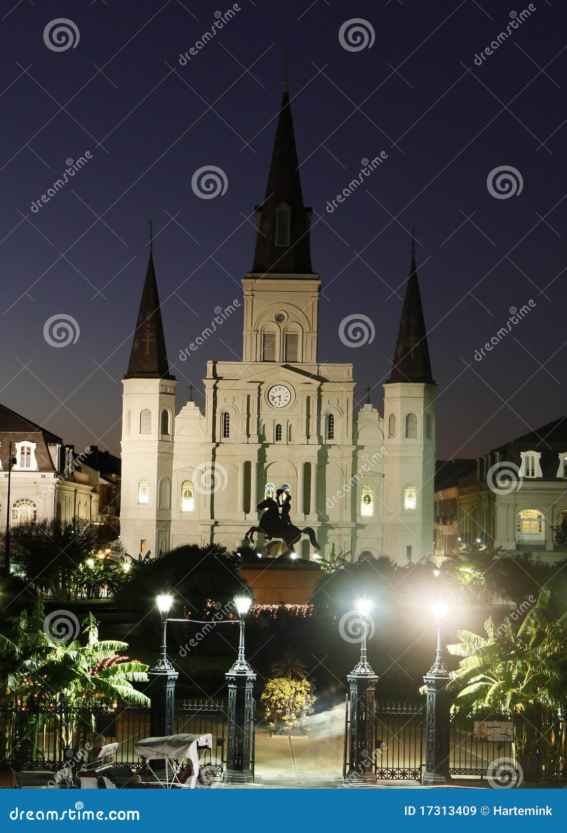 Nachtansicht über St.- Louiskathedrale, New Orleans. Nachtansicht über St.- Louiskathedrale und Jackson quadrieren in New Orleans, Louisiana