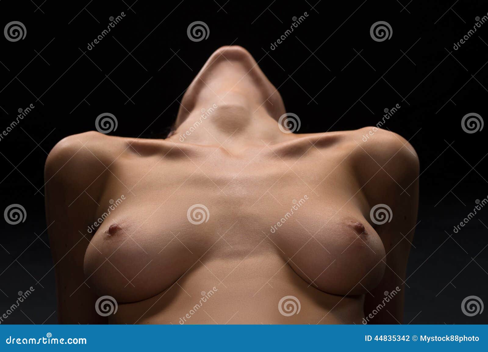 Nackt junge nippel Brustwarzen Porno
