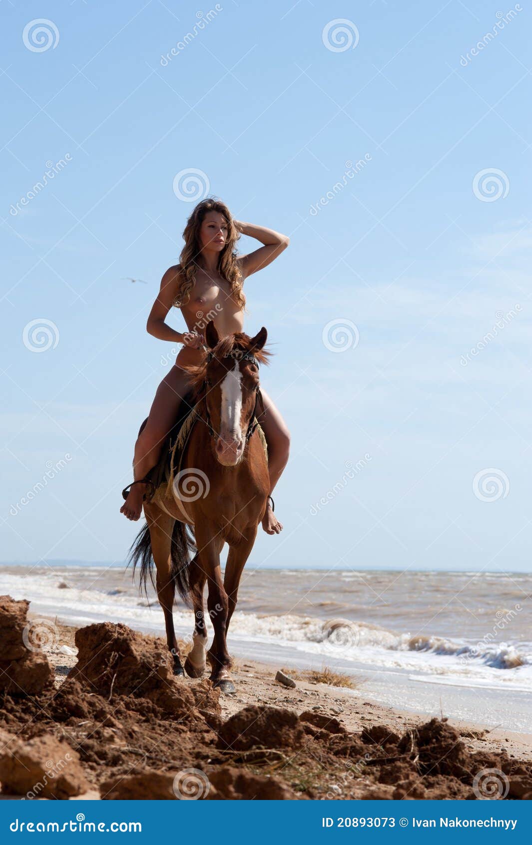 Nackt auf pferd frau Können Mädchen