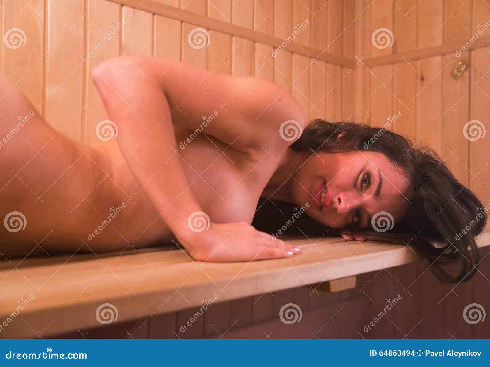 Nackt sauna der frauen in Geschichte: Nackt