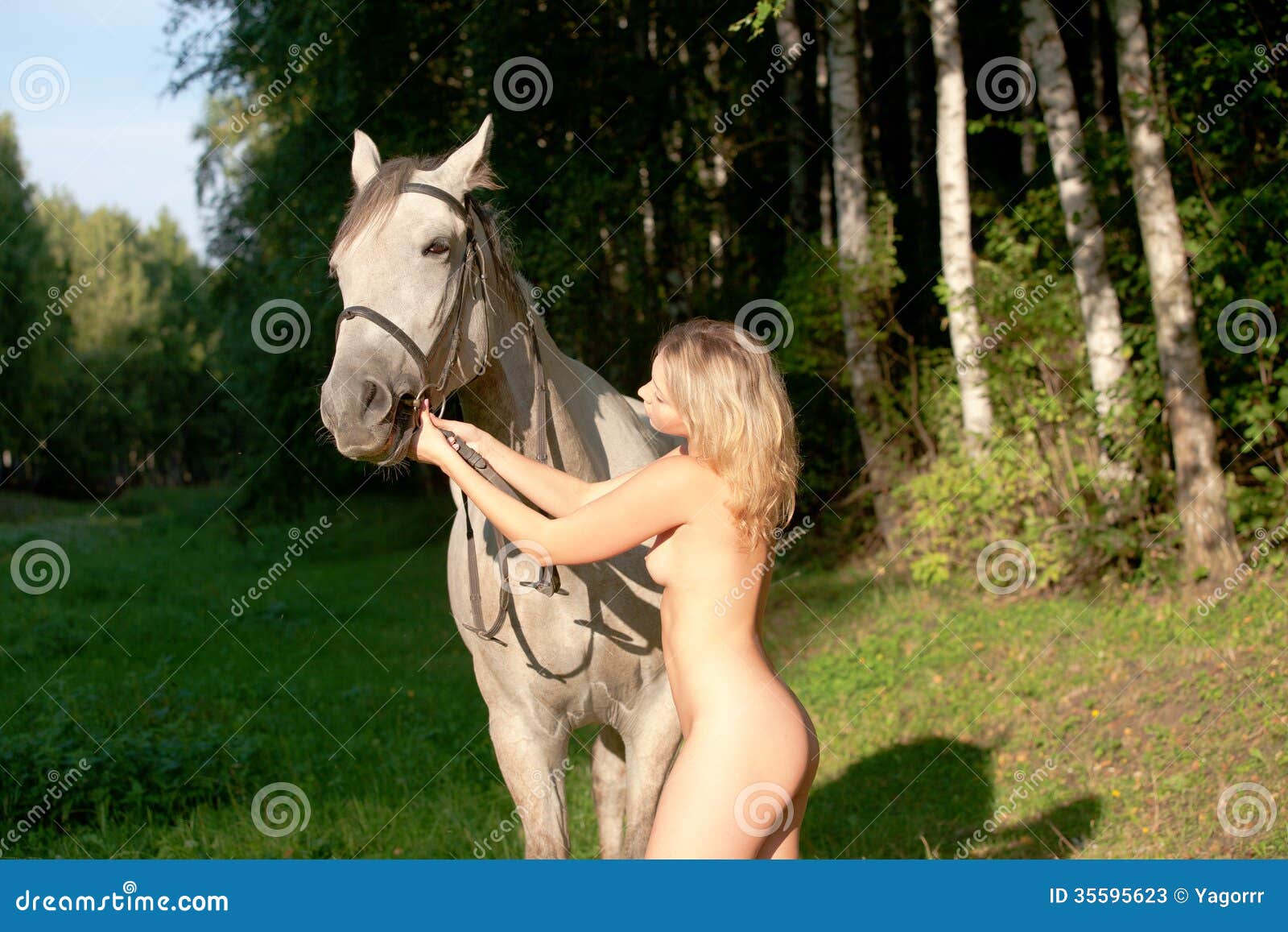 Frau pferd nackte mit Nackte Figur