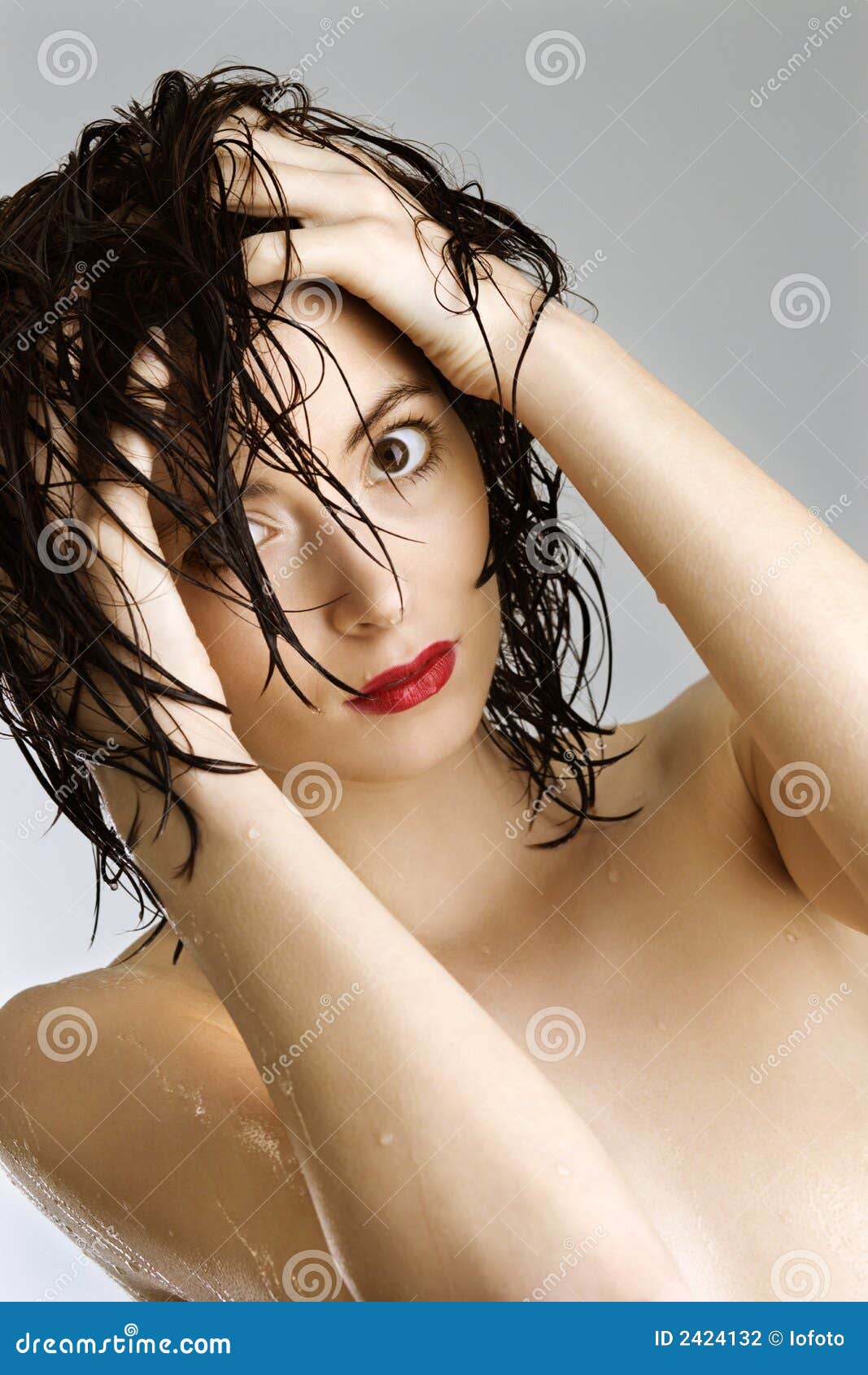 Nagie kobiety young. Biały włosów nago atrakcyjnej portret kobiety rudego mokre young