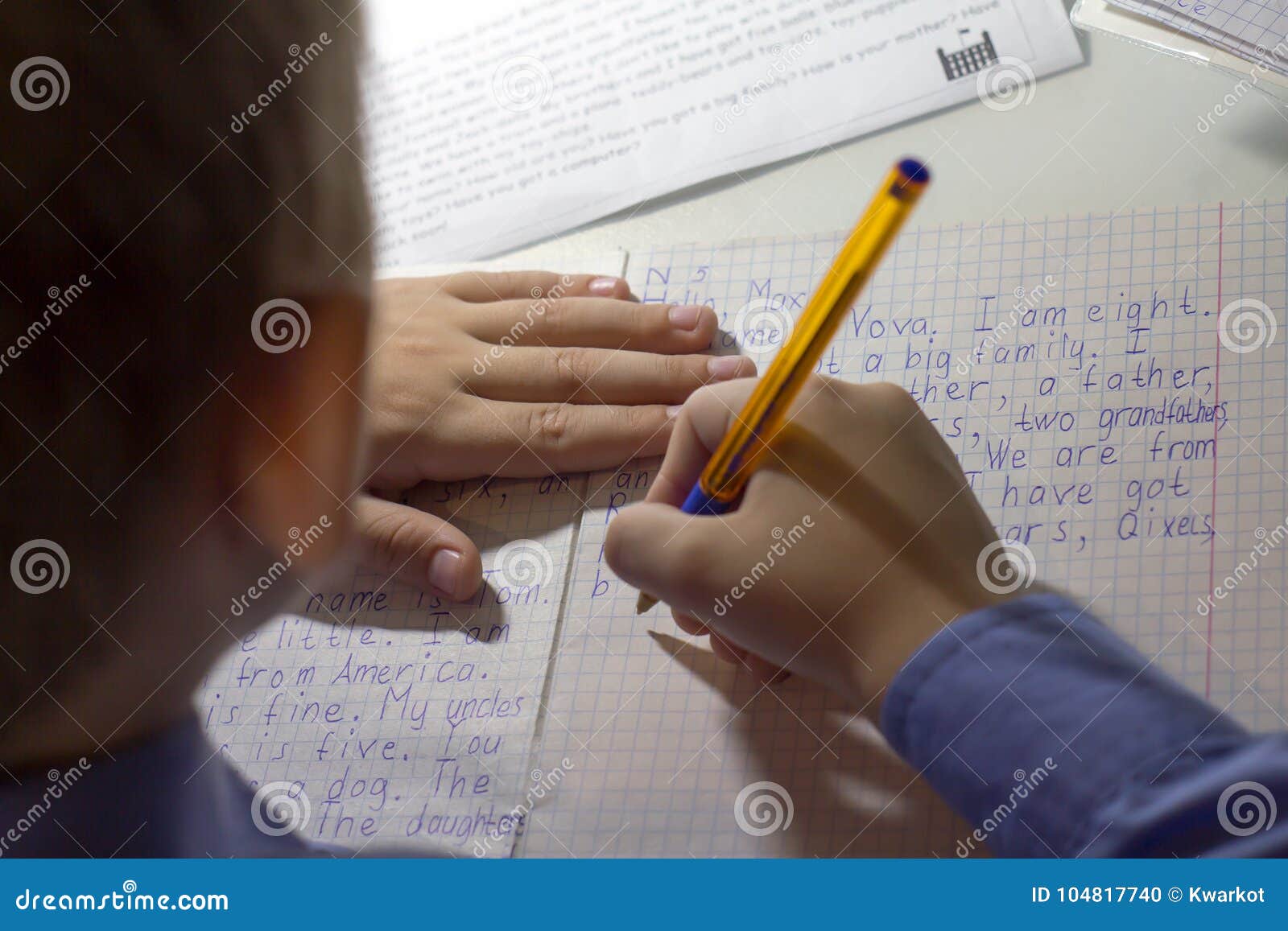 Nahaufnahme Der Jungenhand Mit Dem Bleistift Der Eigenhändig