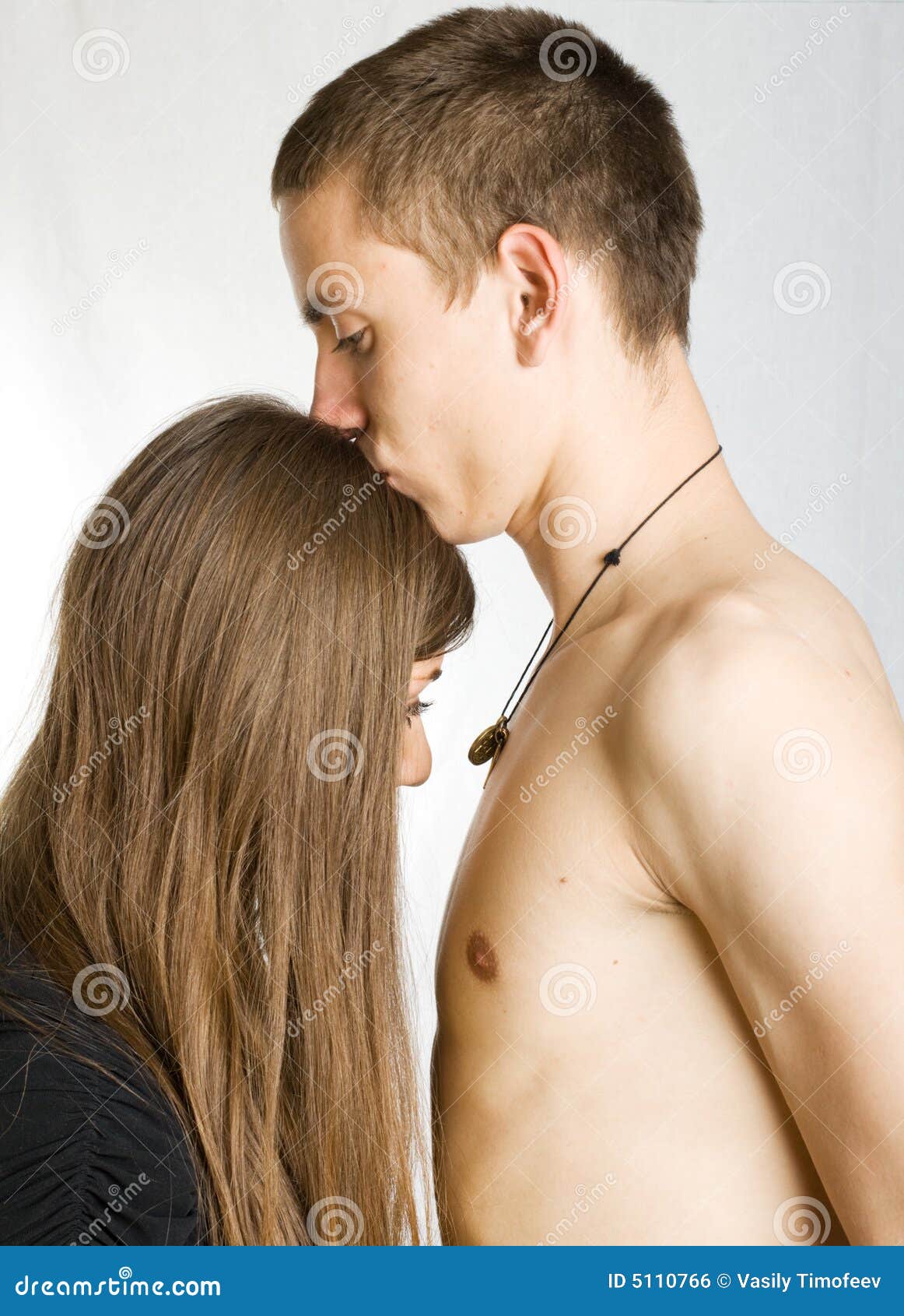 Naked Women Kissing Naked Men