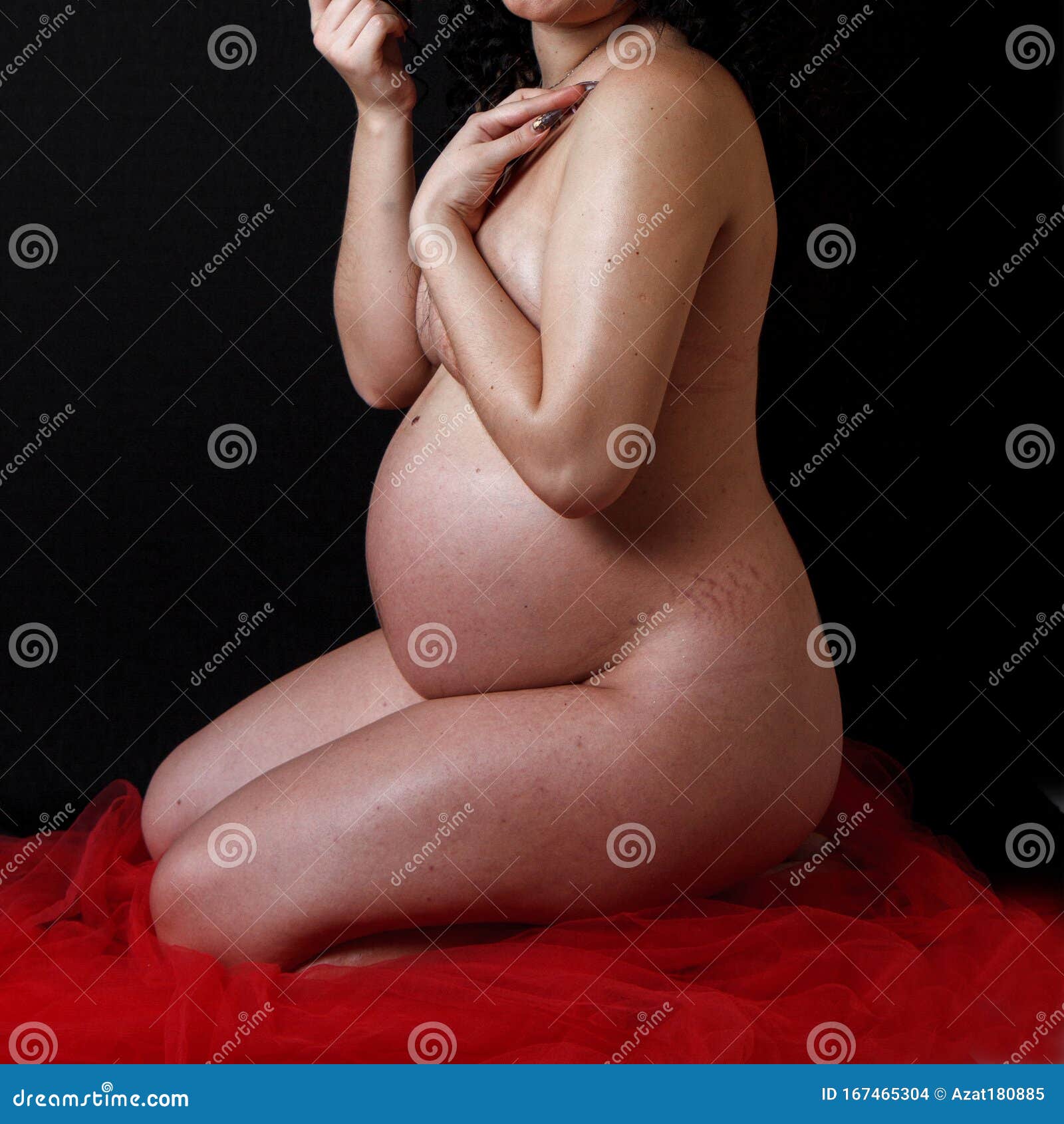 Naked Pregnant Woman Shows the Changes that Have Occurred To the Body during Pregnancy