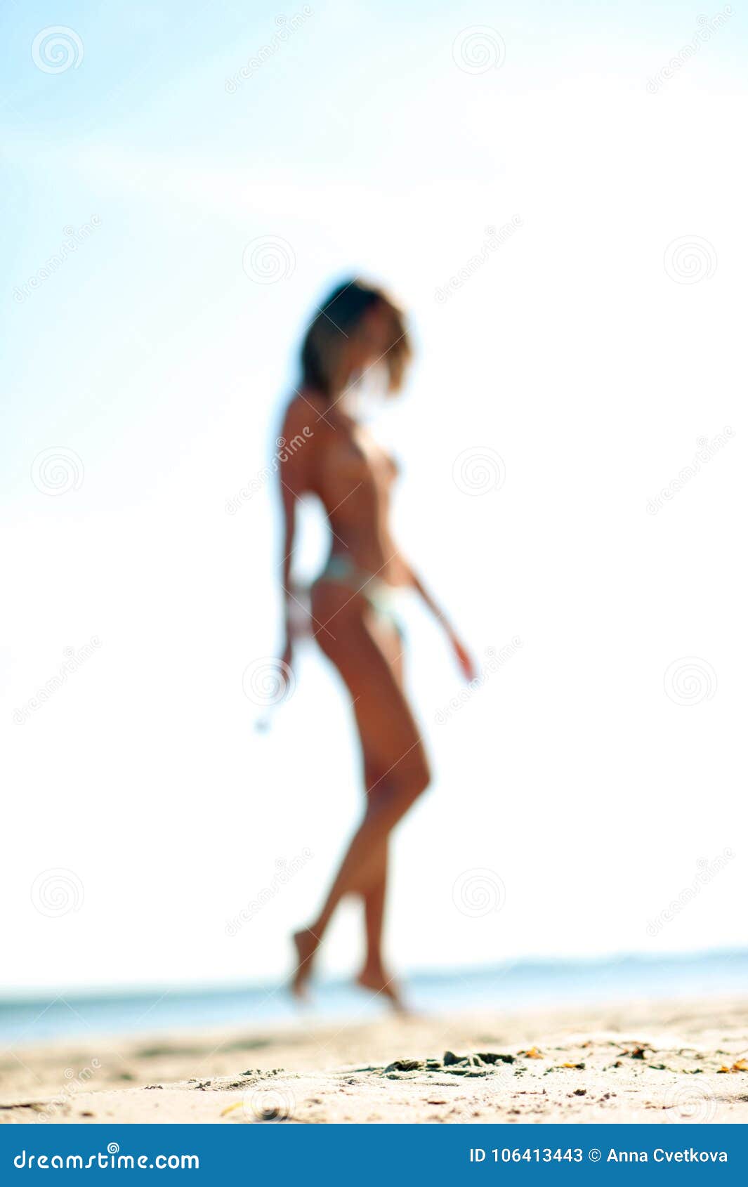 Naked Sexual Woman Walking on the Beach Porn Photo Hd