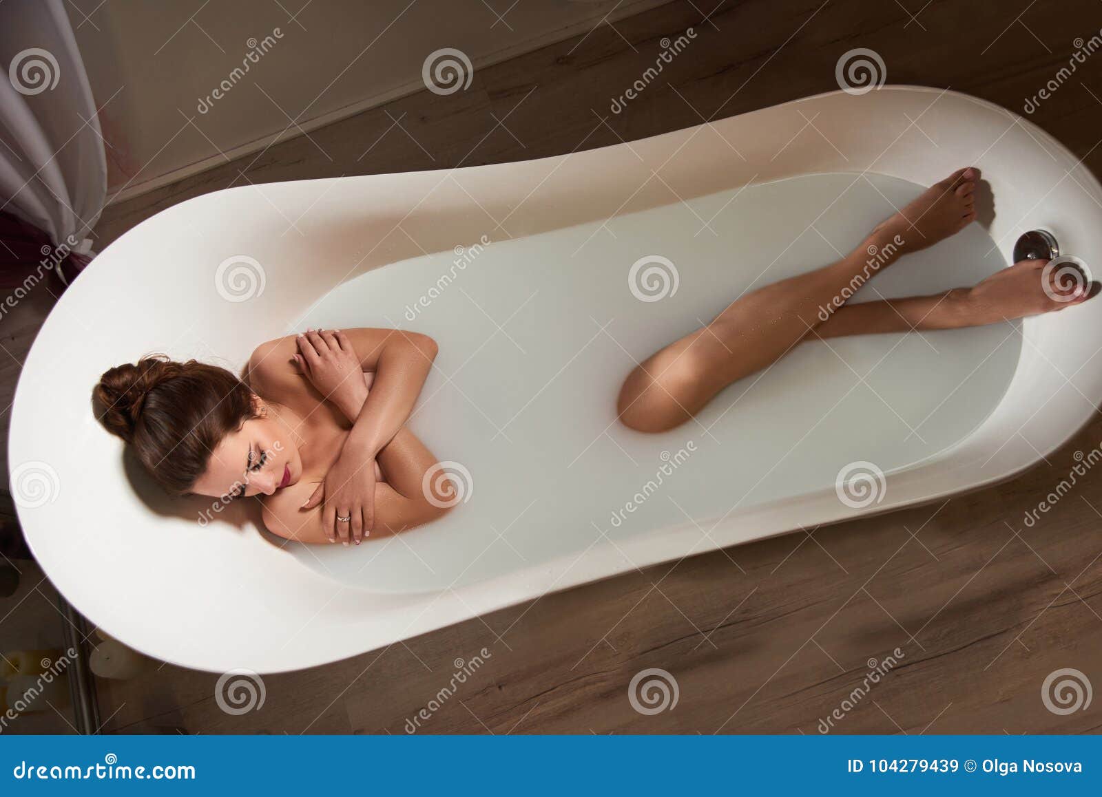 Naked Women In The Bath