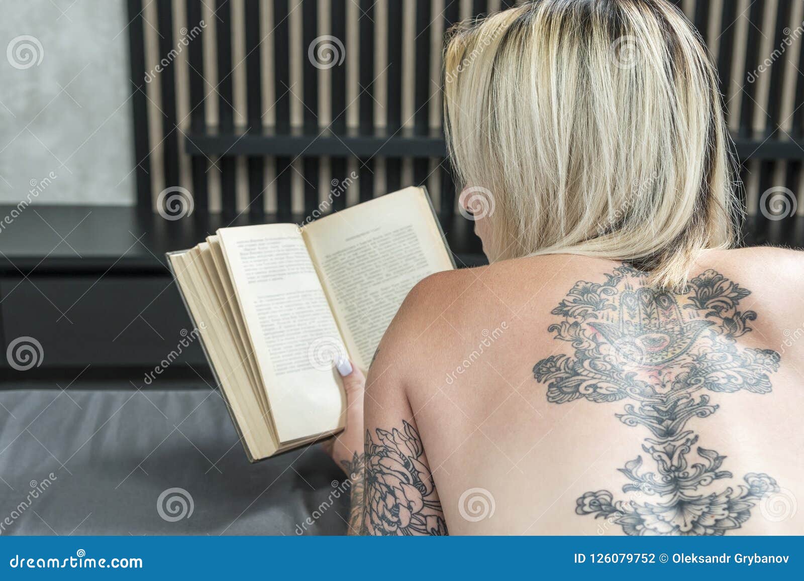 Naked women reading books