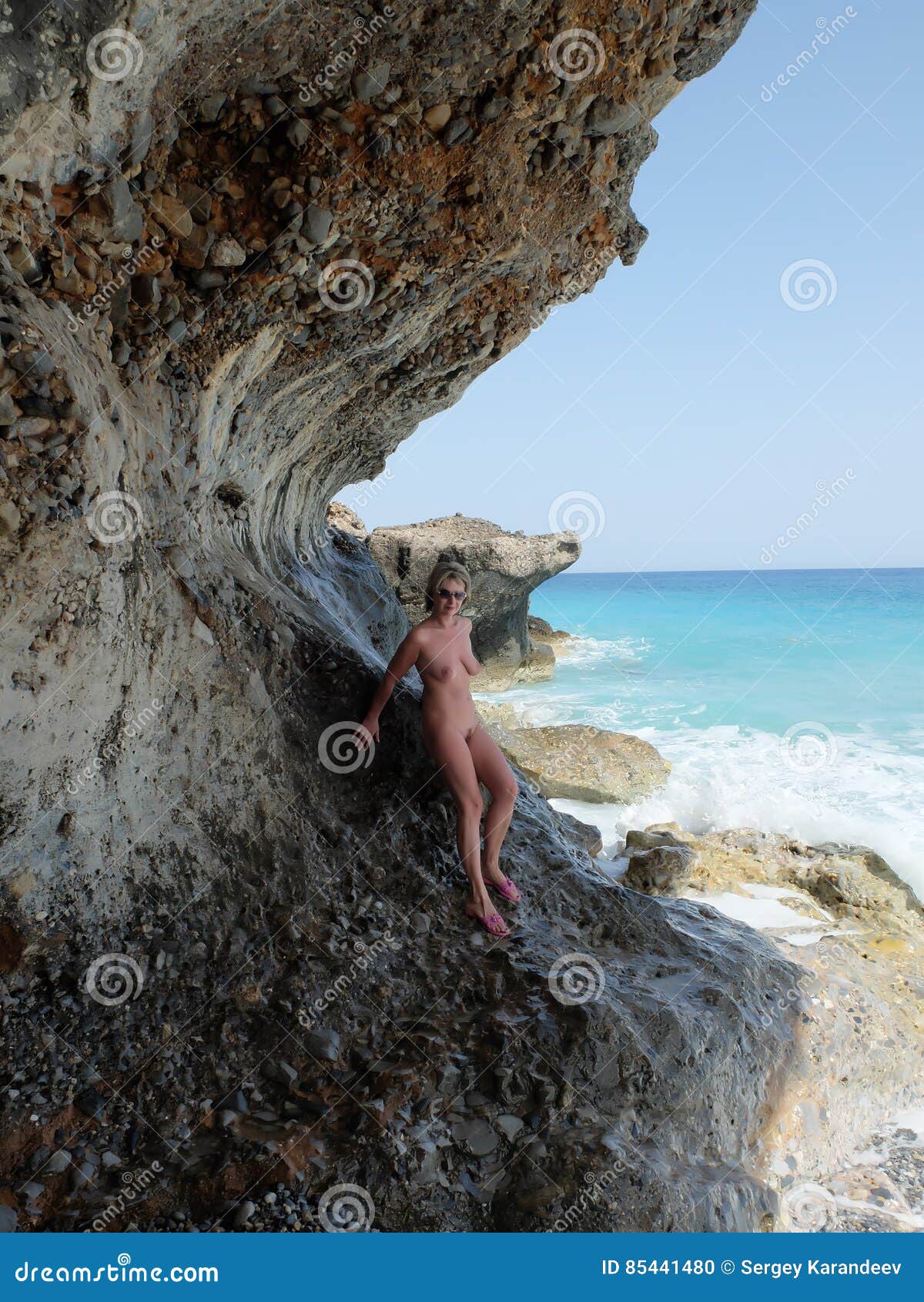 Nude women on the beach pics