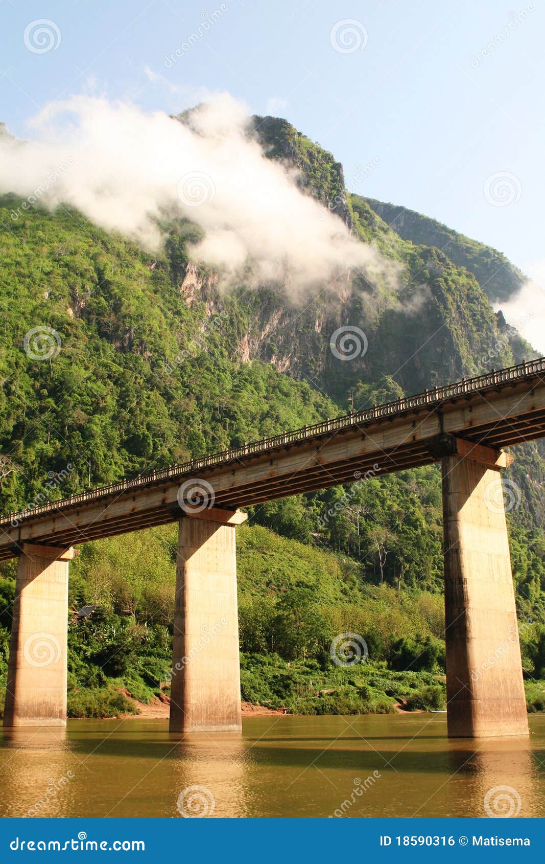 nam-ou bridge at nhong-kiew