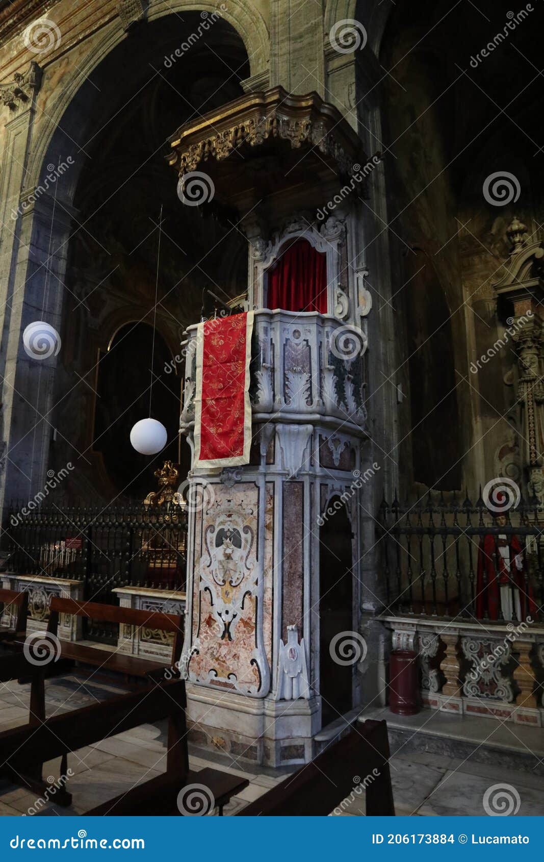 napoli - pulpito della chiesa di santa caterina a formiello