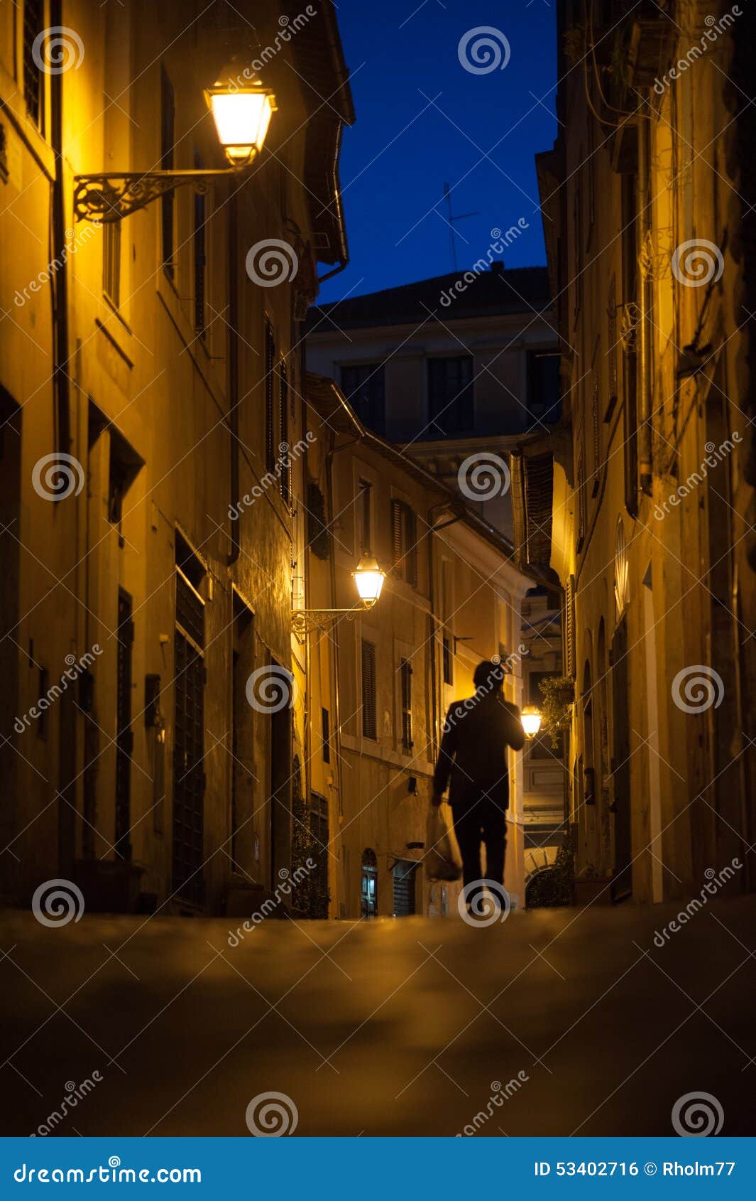 narrow streets of rome