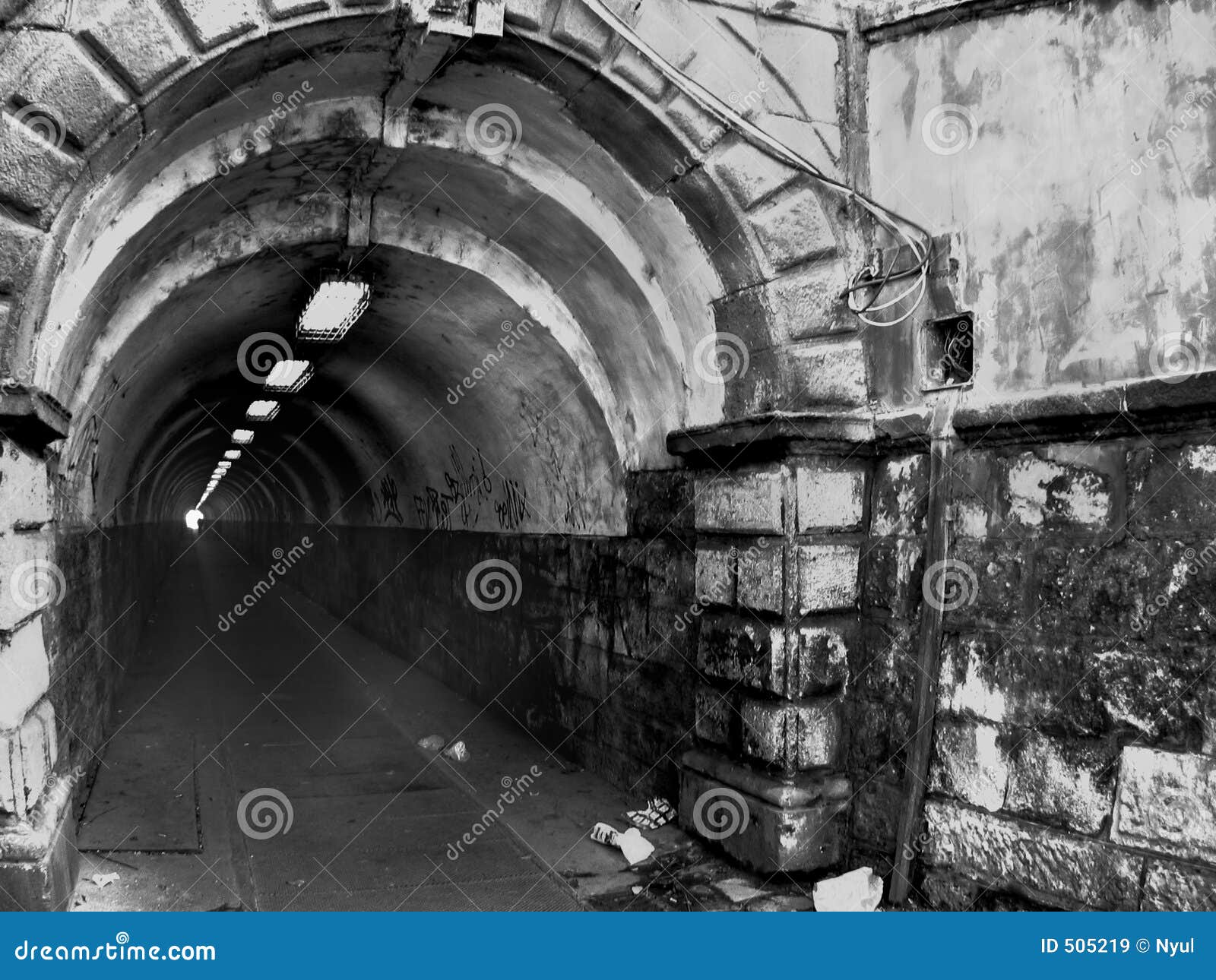 narrow tunel