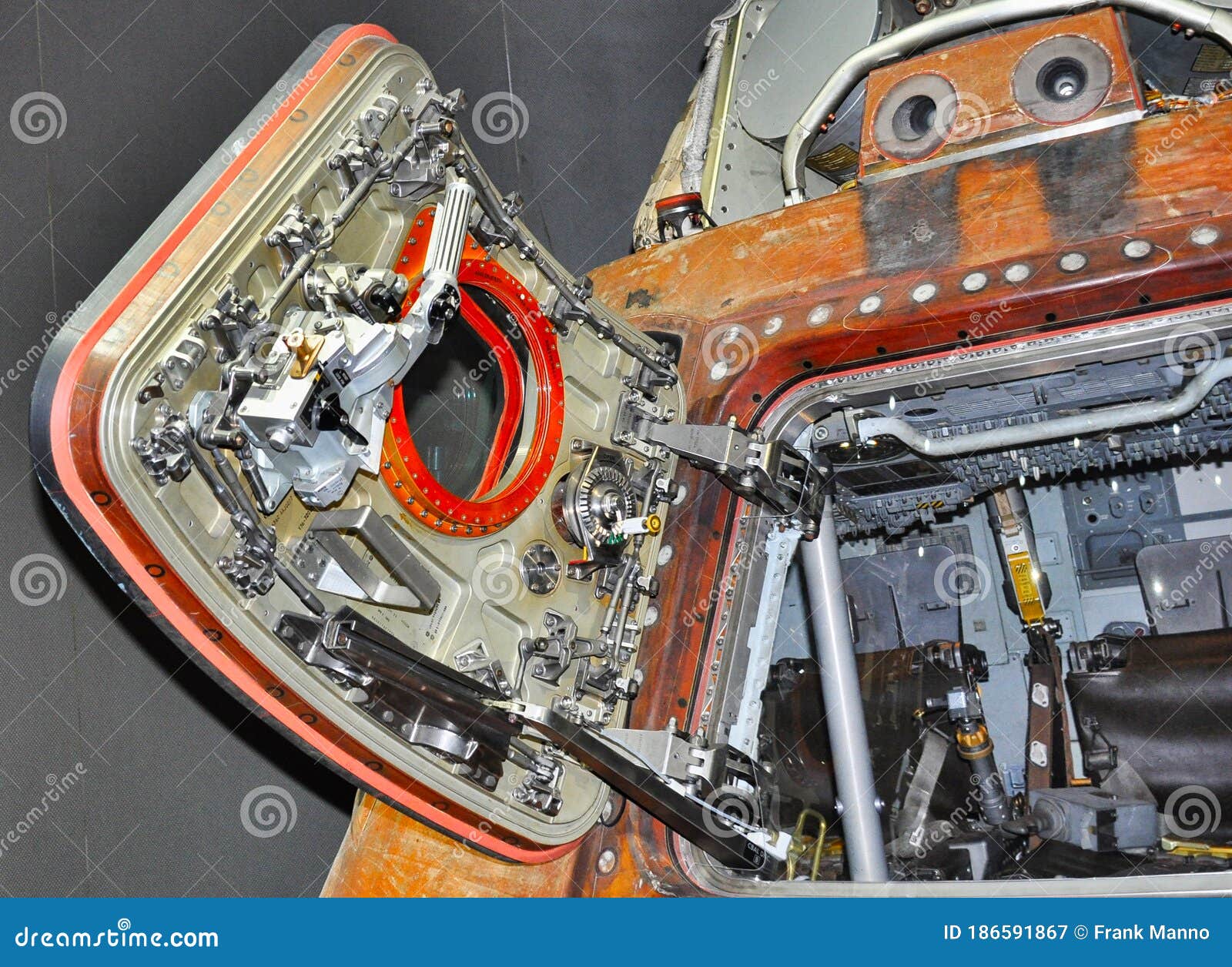 Intiem Altijd collegegeld NASA Apollo CM Command Module Hatch with Detail at Kennedy Space Center Stock Image - Image of astronauts, nasa: 186591867 Intiem Altijd collegegeld NASA Apollo CM Command Module Hatch with Detail at Kennedy Space Center Stock Image - Image of astronauts, nasa: 186591867