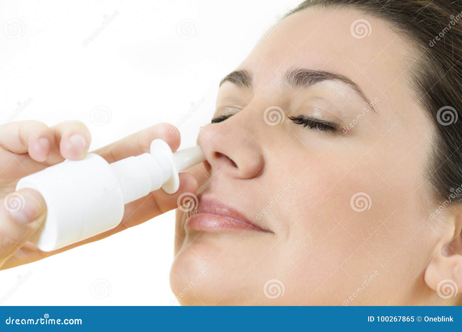 Nasal spray fotografering för bildbyråer. Bild av drog 100267865