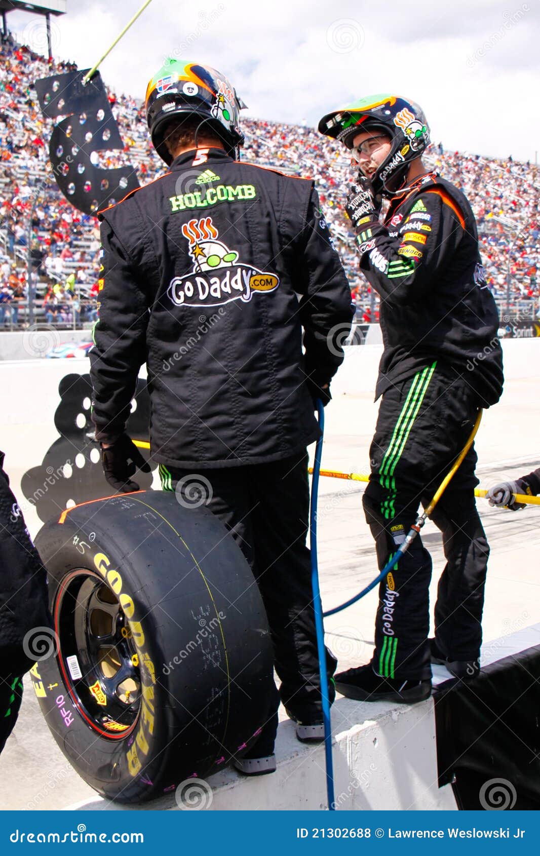 NASCAR - Pit Crew Tire Changing Team Editorial Stock Photo - Image of