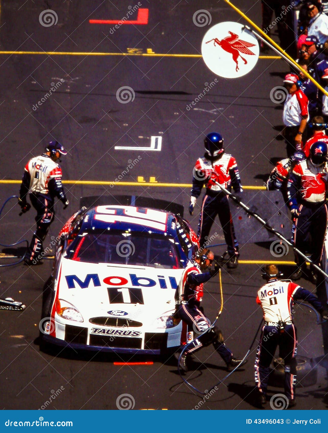 Nascar Pit Crews Editorial Stock Photo Image Of Taurus 43496043