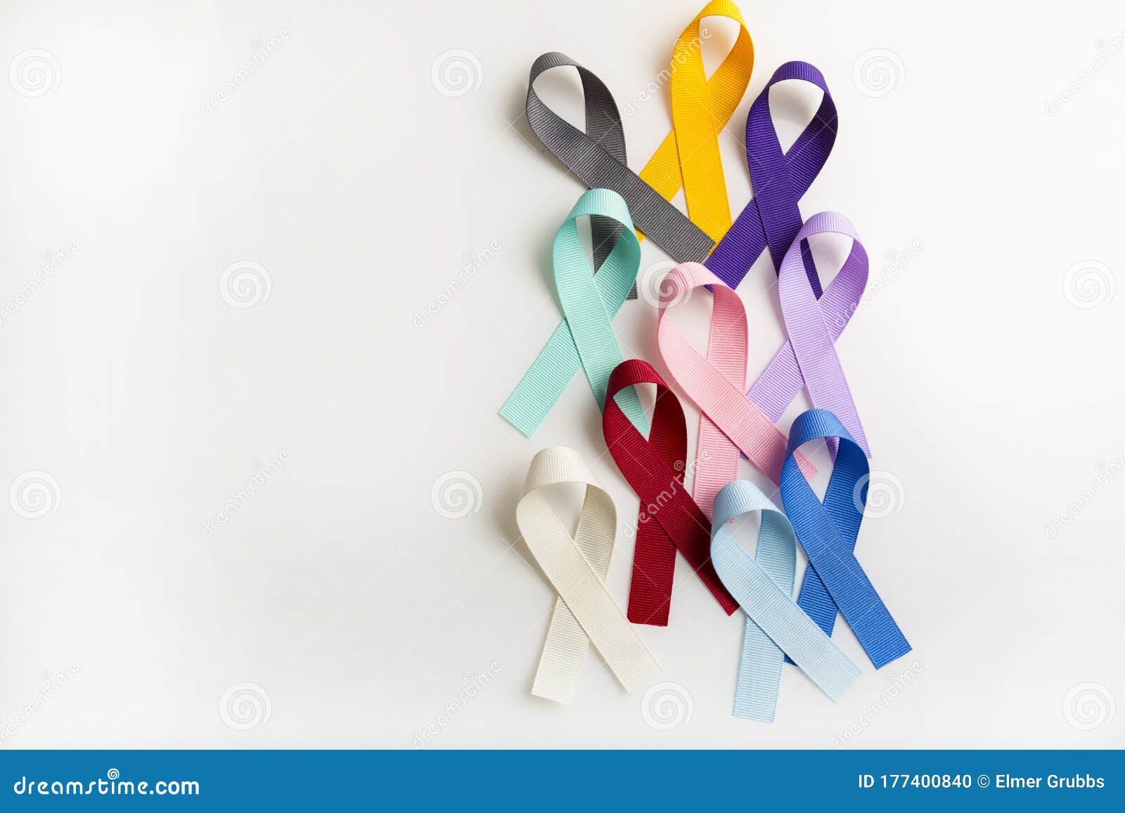 Nastri Colorati Di Cancro Come Simboli Sanitari Per Tutti I Tipi Di Cancro  Fotografia Stock - Immagine di arco, concetto: 177400840