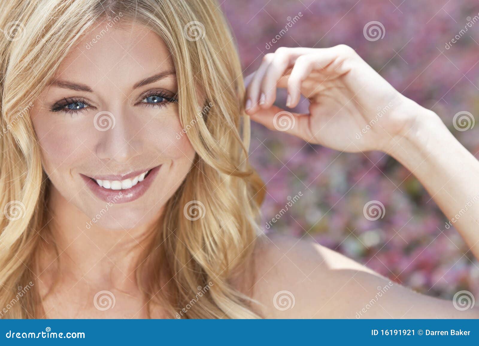 Naturlich Schone Blonde Frau Mit Blauen Augen Stockbild Bild Von Augen Frau 16191921