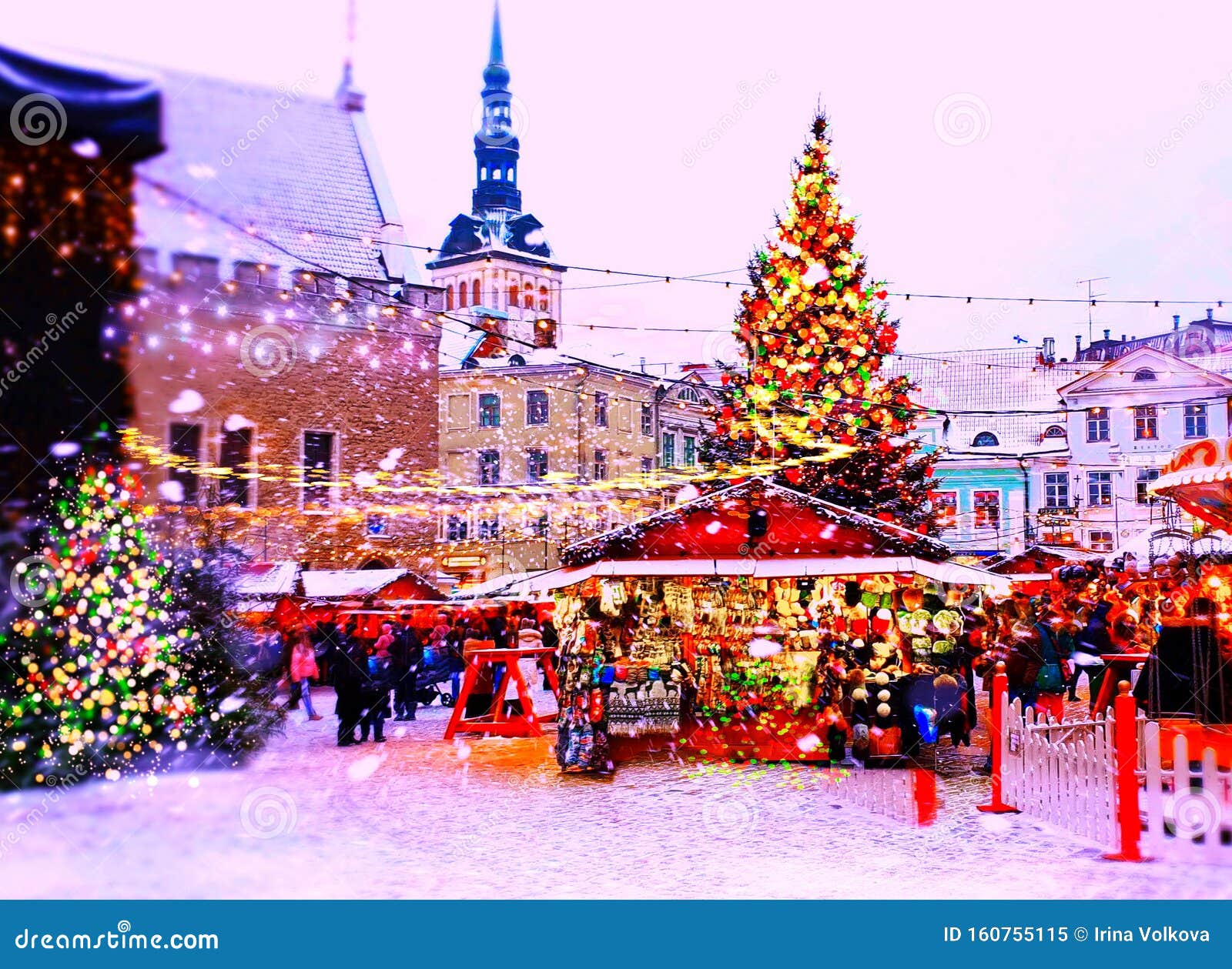 Natal No Natal, Ano Novo, Em Tallinn, Cidade Antiga, Praça De Natal Mercado  Leve Para Decoração De árvores Na Estônia Imagem de Stock - Imagem de  povos, velho: 160755115