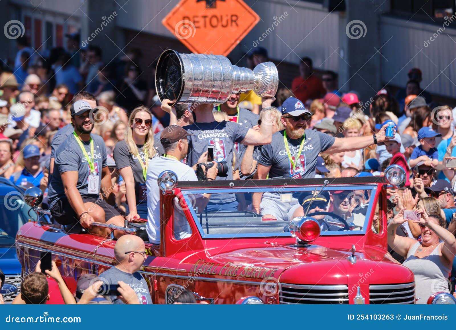 Nate the Great Apporte Stanley Cup à Halifax Photo stock éditorial - Image  du halifax, défilé: 254103263