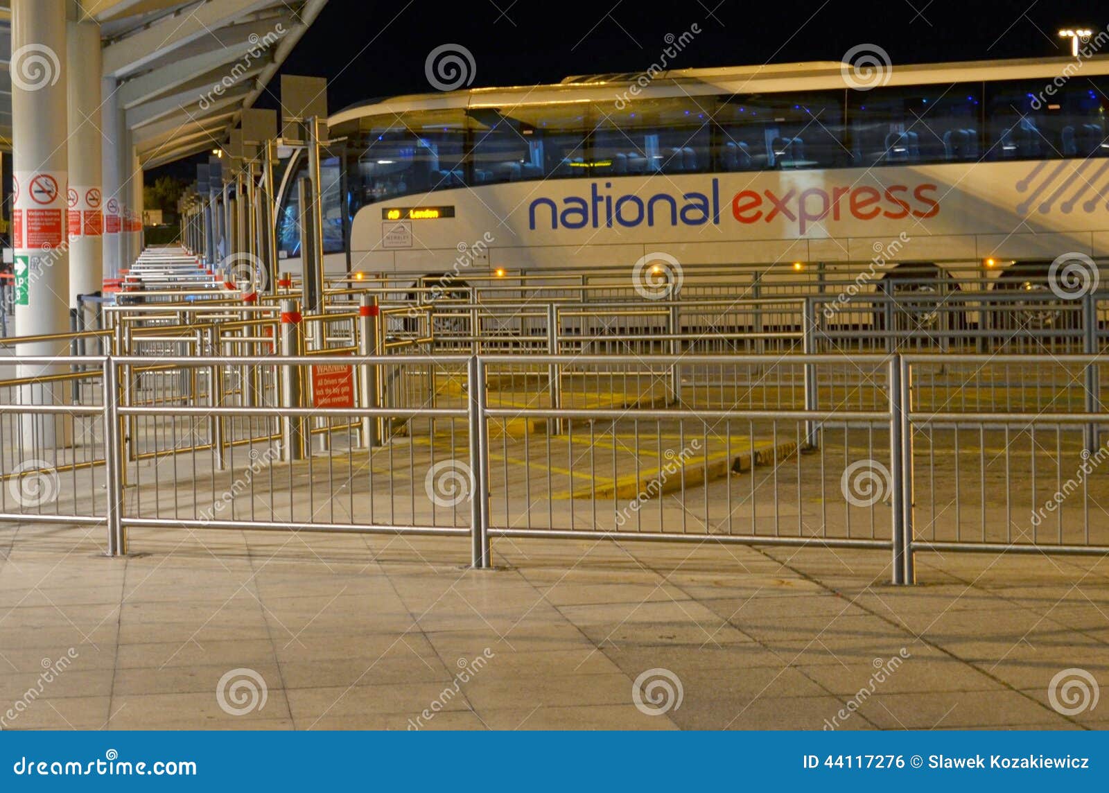 National Express Coach Station Stansted Airport Editorial Photo - Image of  travel, travelling: 44117276