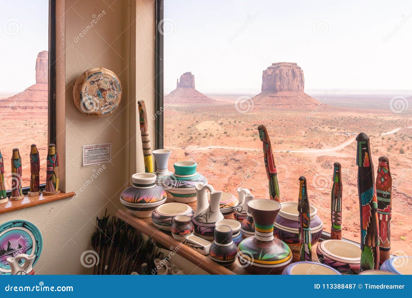 Native American Arts and Crafts in Monument Valley Editorial