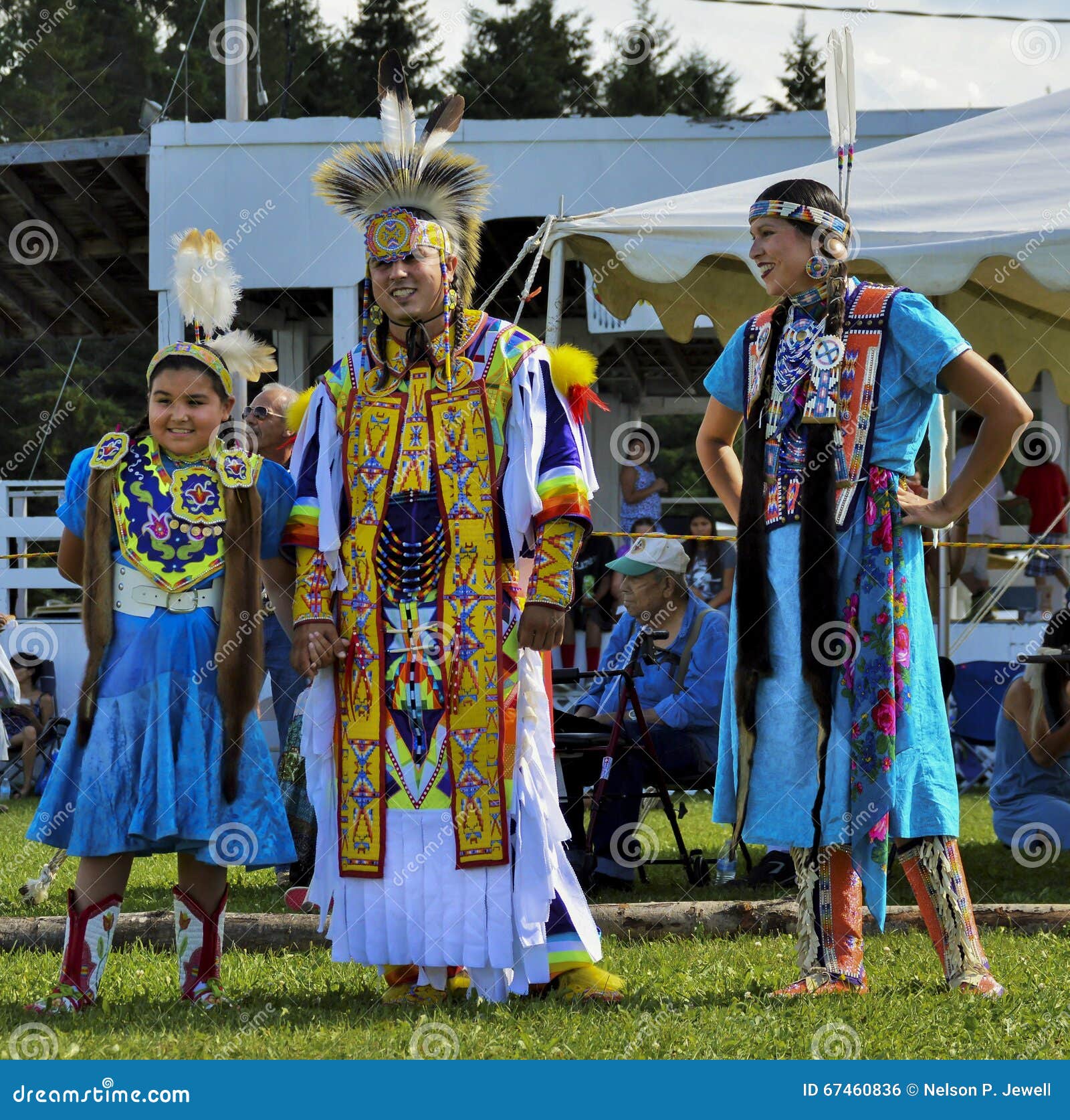 Native American Micmac Family Dancers Smiling Editorial Photo - Image ...