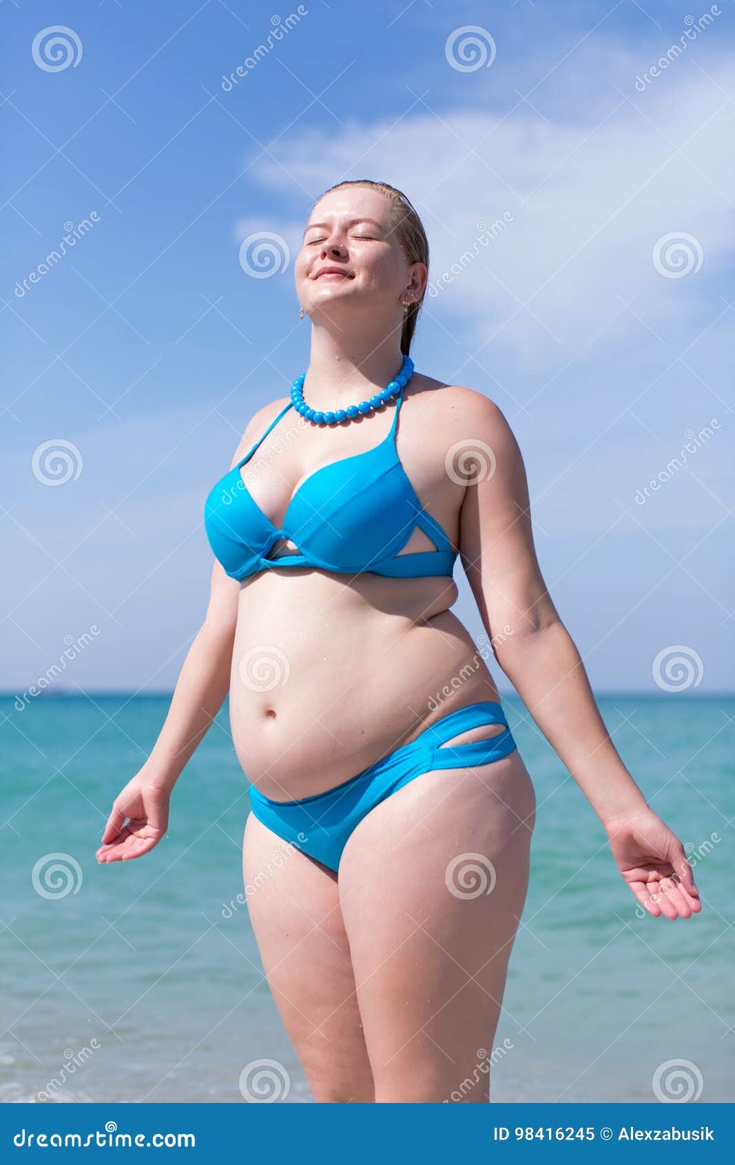 Trekken Insecten tellen herwinnen Natte Te Zware Midden Oude Vrouw in Blauwe Bikini Stock Afbeelding - Image of wijfje, gezond: 98416245 Trekken Insecten tellen herwinnen Natte Te Zware Midden Oude Vrouw in Blauwe Bikini Stock Afbeelding - Image of wijfje, gezond: 98416245