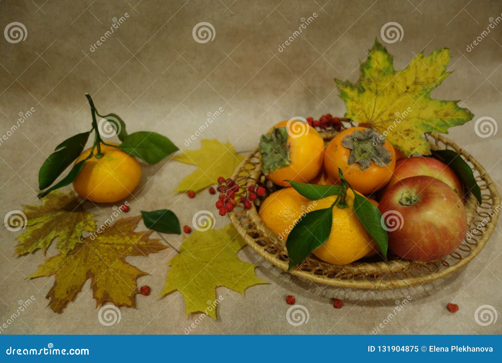 Natura Morta Di Autunno Con Frutta Immagine Stock Immagine Di Acero Autunno