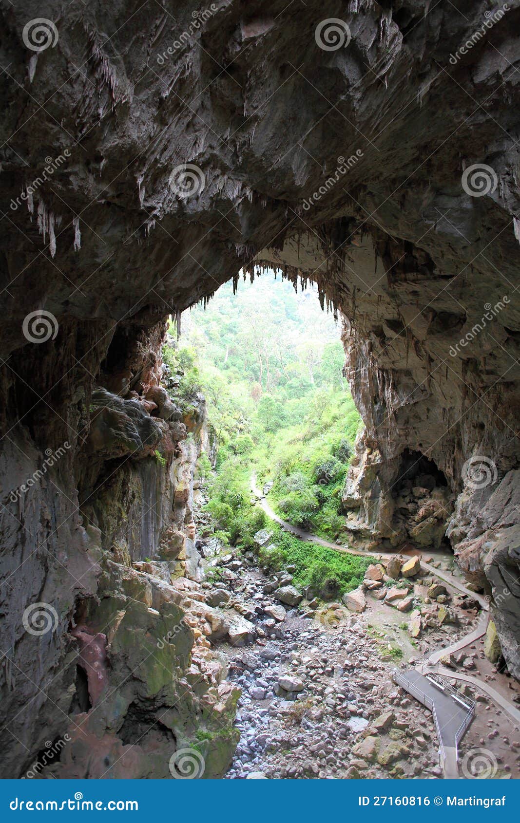 natural archway at jenolan caves