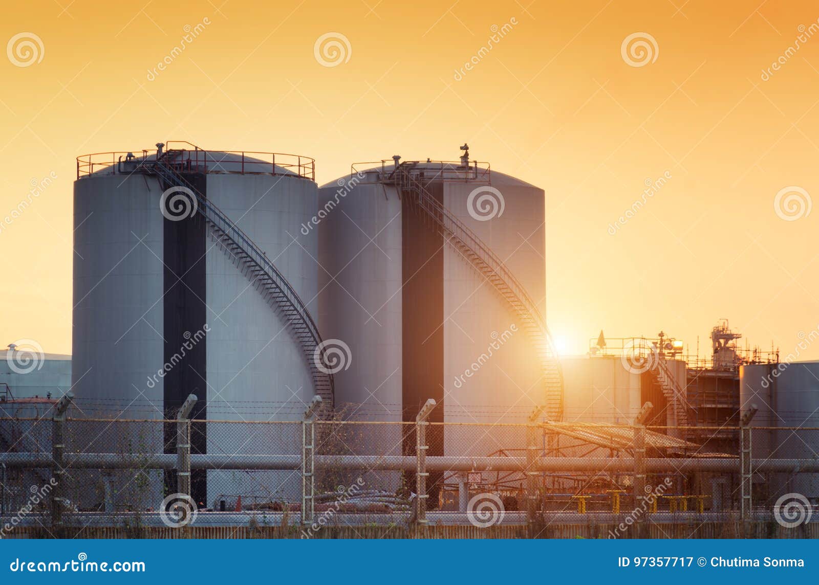 natural gas storage tanks