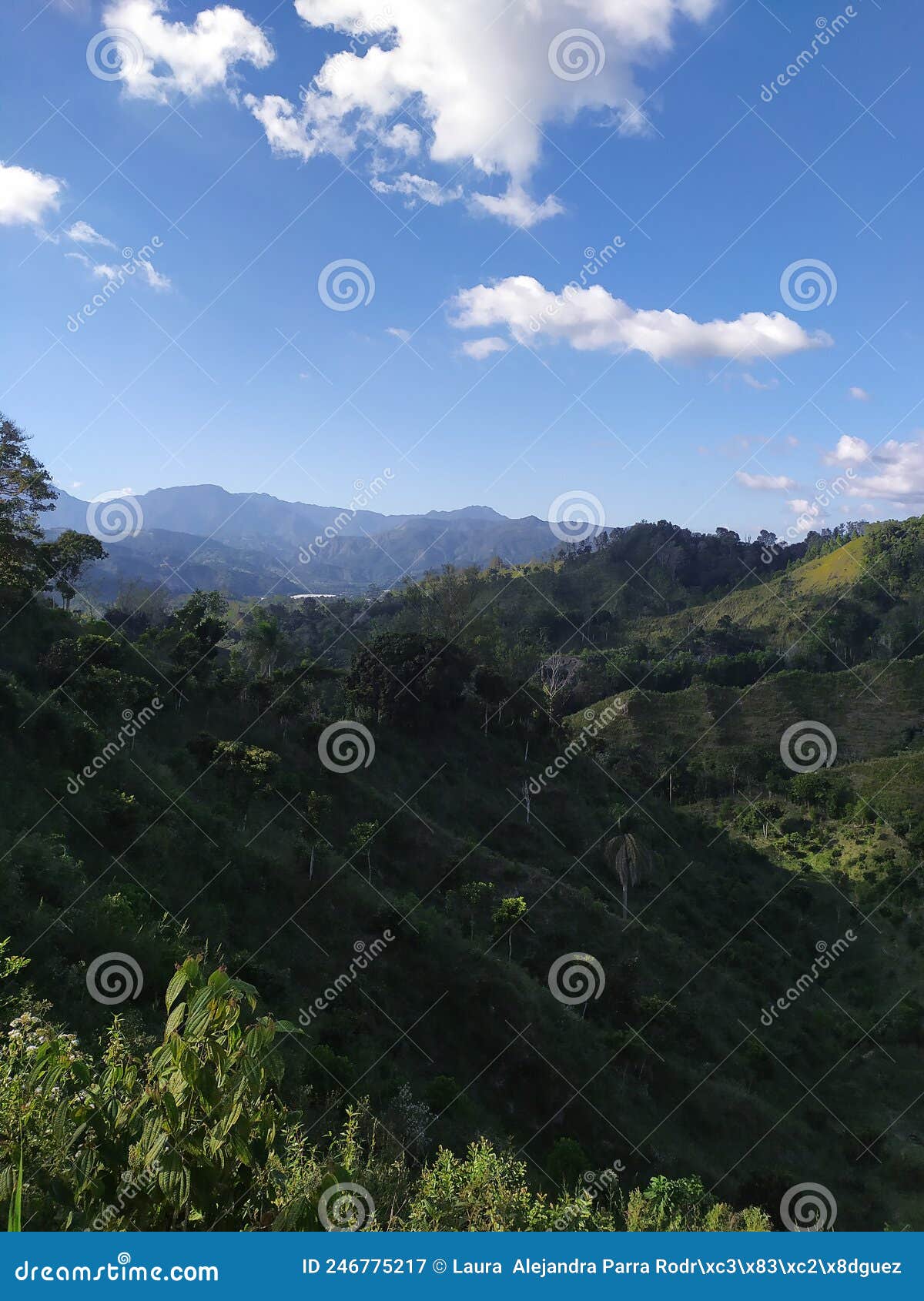 natural landscape with mountains and clouds. paisaje natural de montaÃÂ±as y nubes