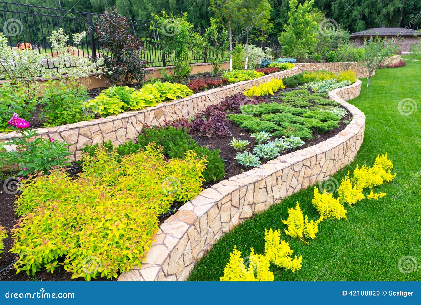 natural landscaping in home garden