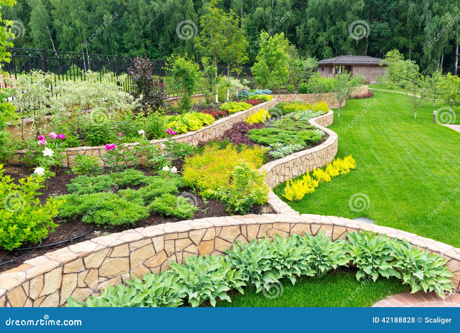 natural landscaping in home garden