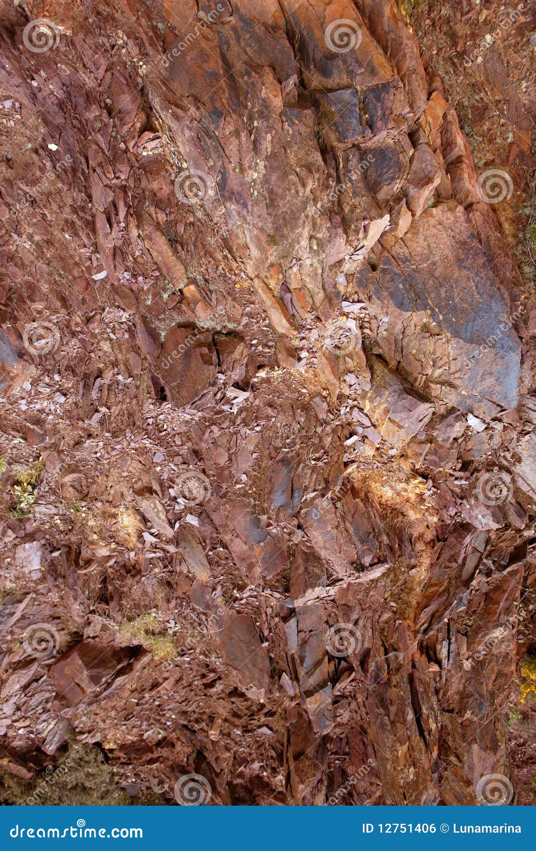 natural mountain with red rodeno stone