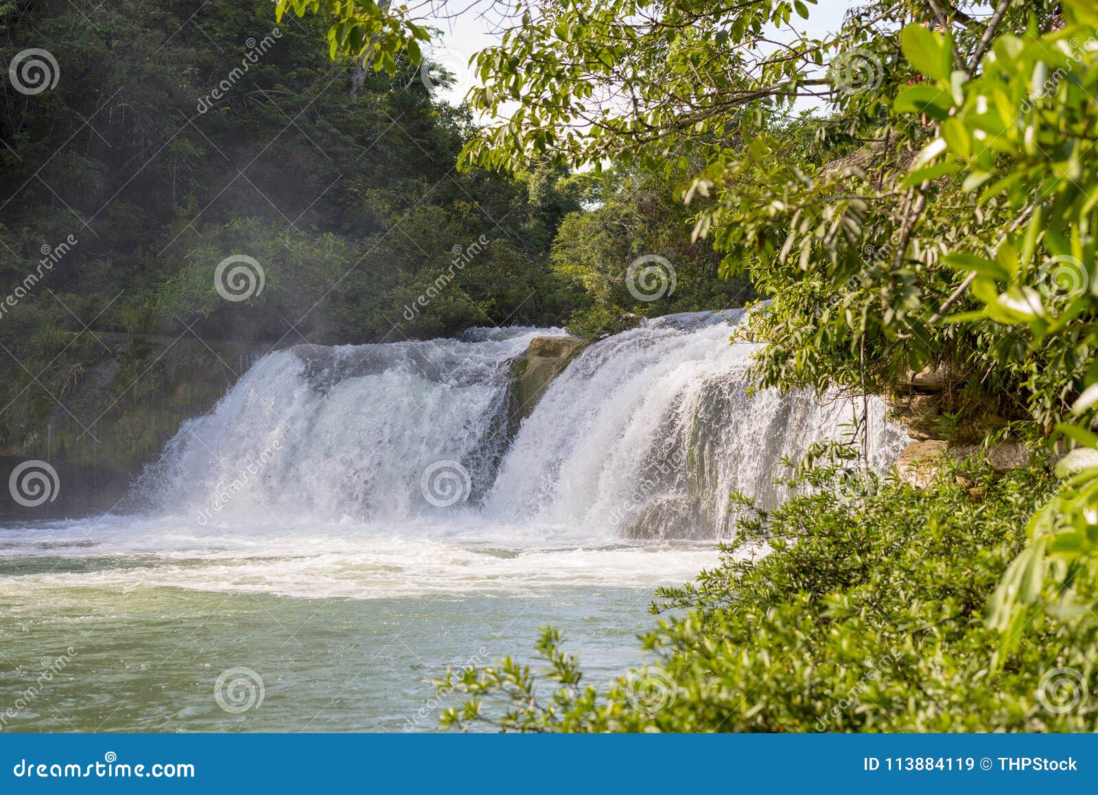 waterfall in rio blanco national park belize