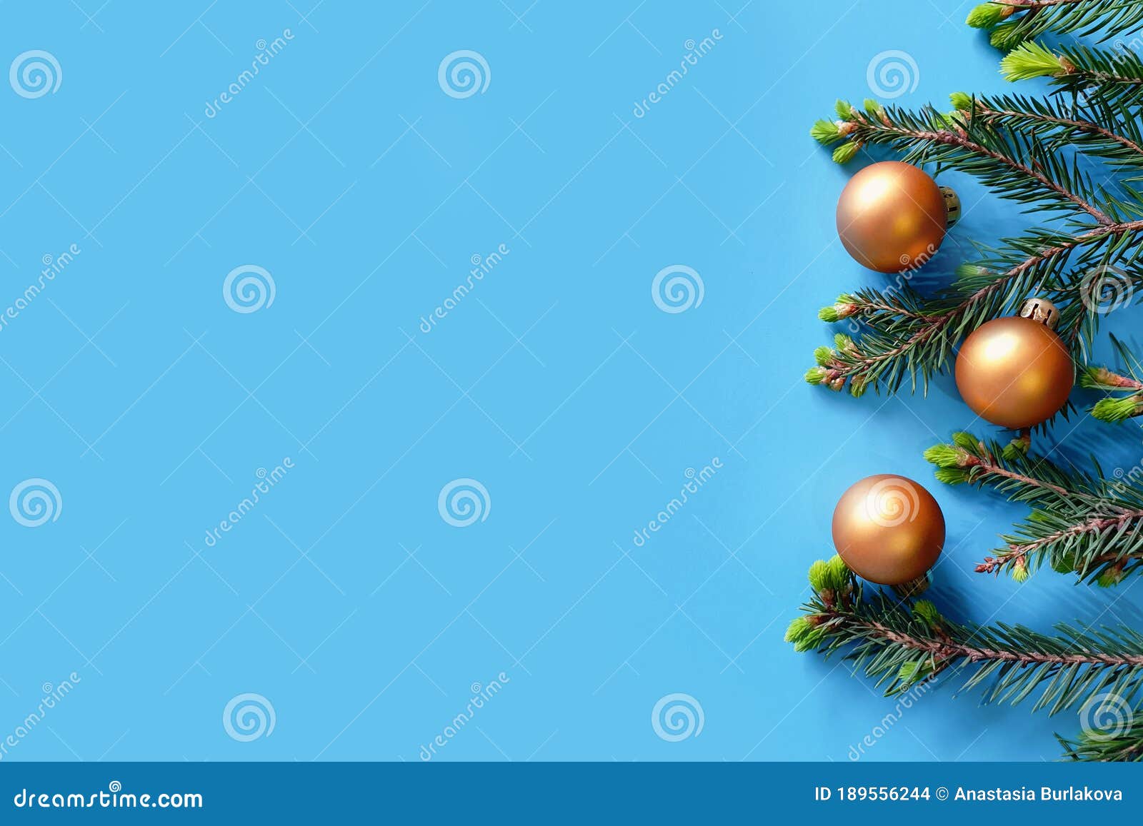Navidad Y Frontera De Año Nuevo Sobre Fondo Azul. Marco De Fir Y Bolas Doradas. La Base Para Las Tarjetas Y Las Invitaciones. Foto de archivo - Imagen de floral, azul: 189556244 Navidad Y Frontera De Año Nuevo Sobre Fondo Azul. Marco De Fir Y Bolas Doradas. La Base Para Las Tarjetas Y Las Invitaciones. Foto de archivo - Imagen de floral, azul: 189556244