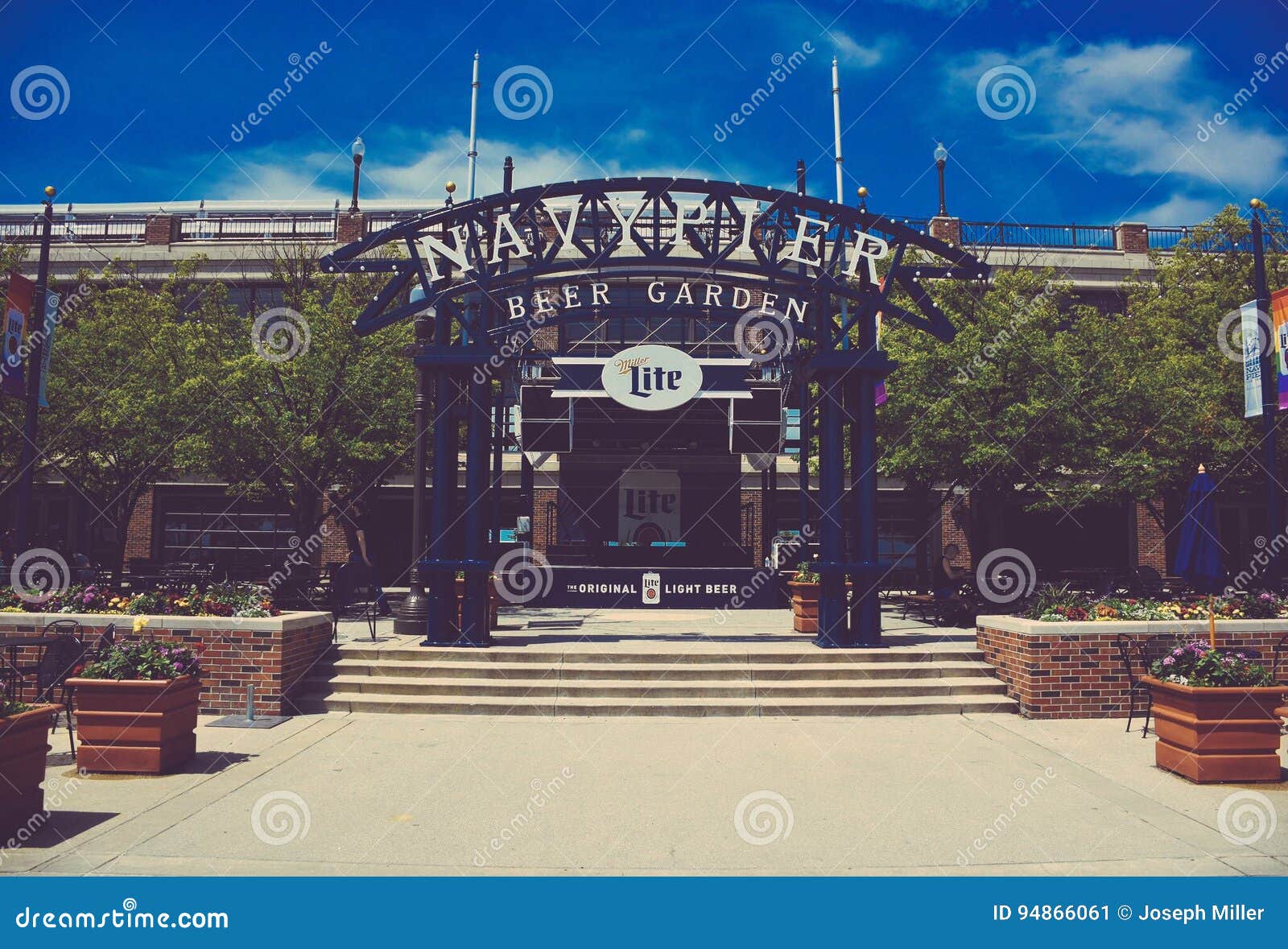 Navy Pier beer garden editorial photo. Image of garden 94866061