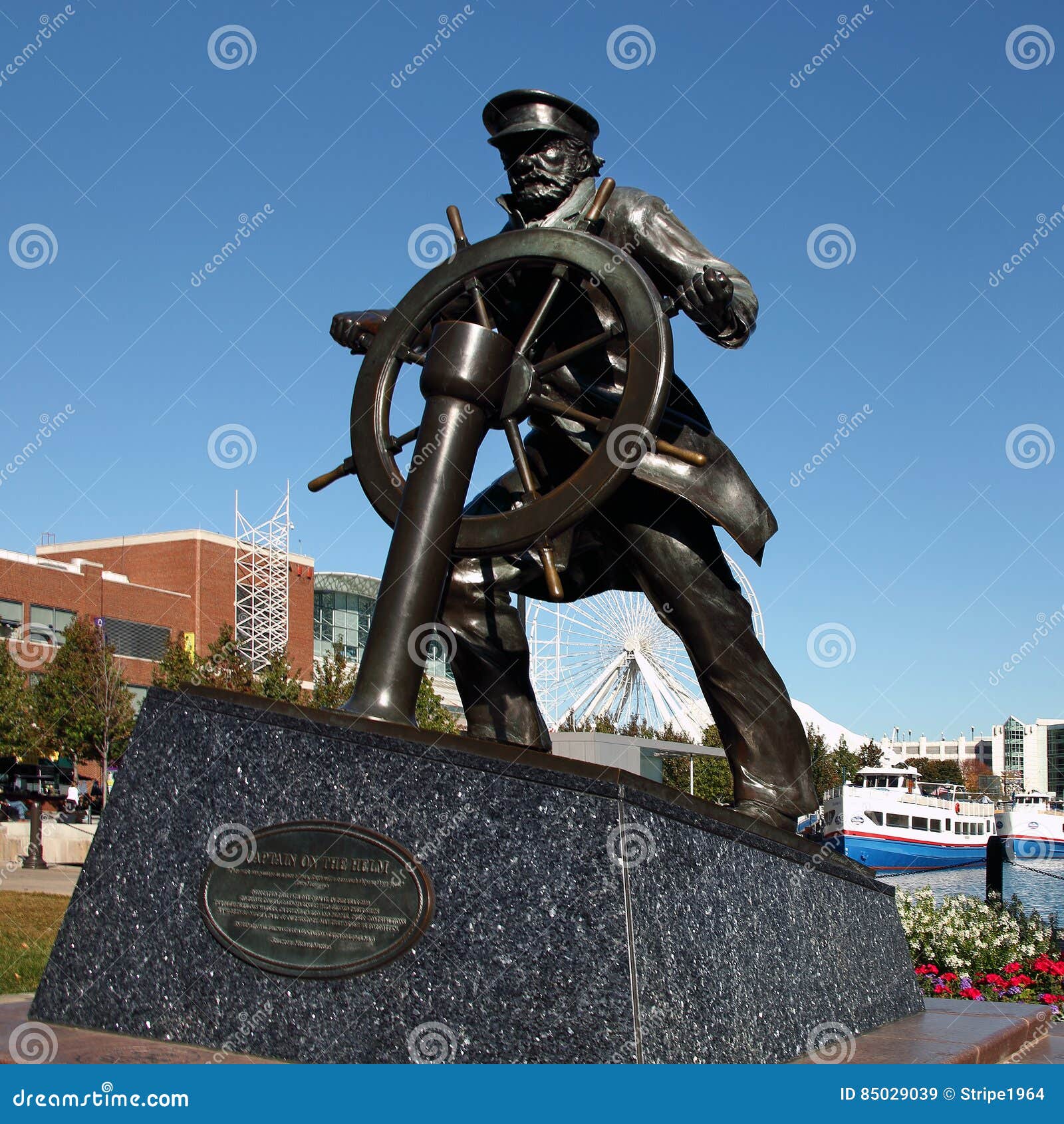 Navy Pier Chicago Statue editorial stock image. Image of outdoors