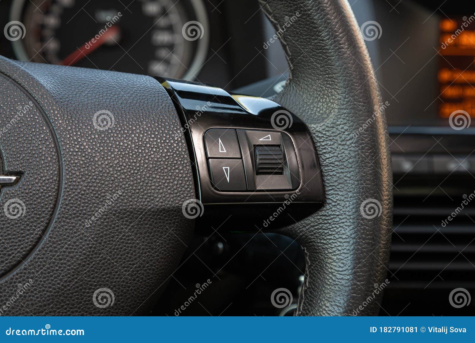 Nowosibirsk Russland Januar 2021 Subaru Forester Schwarzes Lenkrad Mit  Multifunktionstasten — Redaktionelles Stockfoto © everyonensk #445988082
