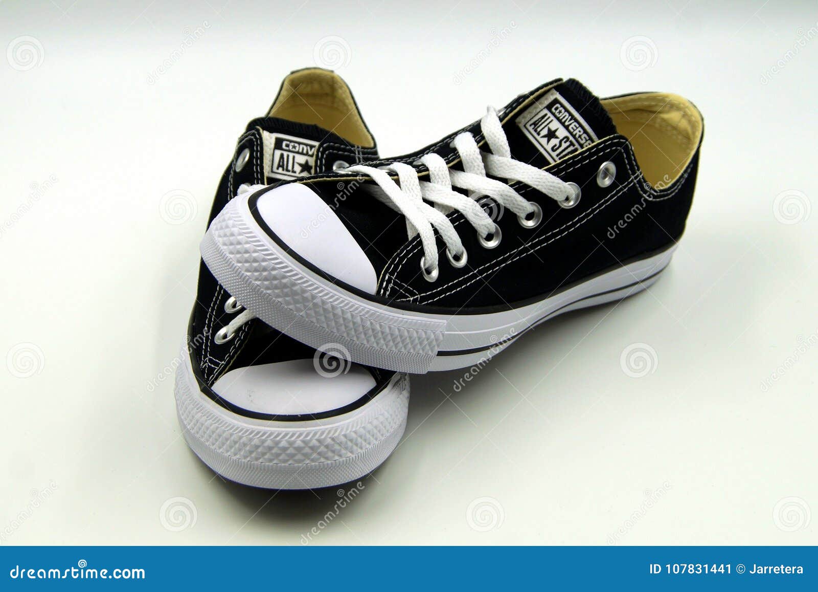 Oorzaak Wereldvenster Klaar Ne Pair of Black Converse All Star Low Tops Editorial Photo - Image of  canvas, sneakers: 107831441