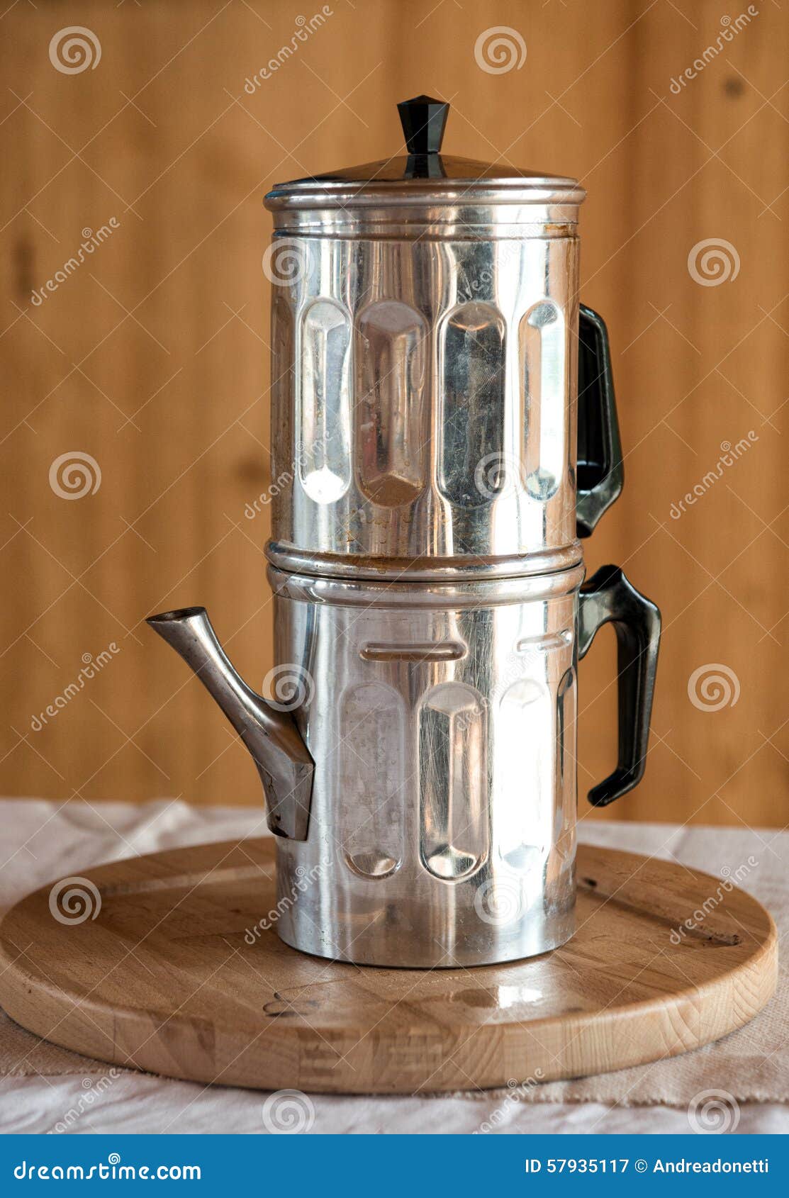 https://thumbs.dreamstime.com/z/neapolitan-coffee-pot-traditional-italian-percolator-naples-57935117.jpg