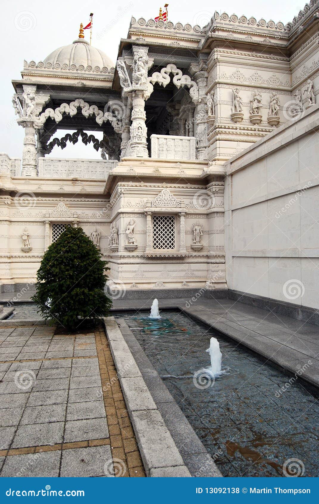 neasden temple - baps shree swaminarayan hindu man