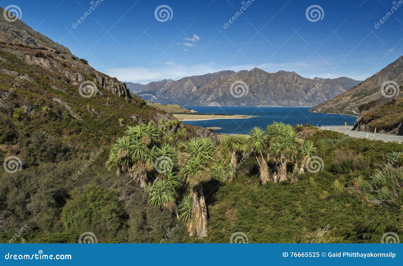 the neck, viewpoint of lake wanaka and lake hawea, new zealand at their closest point