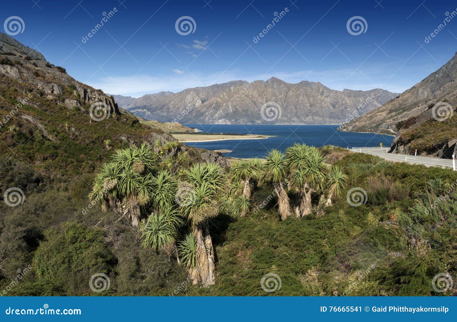 the neck, viewpoint of lake wanaka and lake hawea, new zealand at their closest point