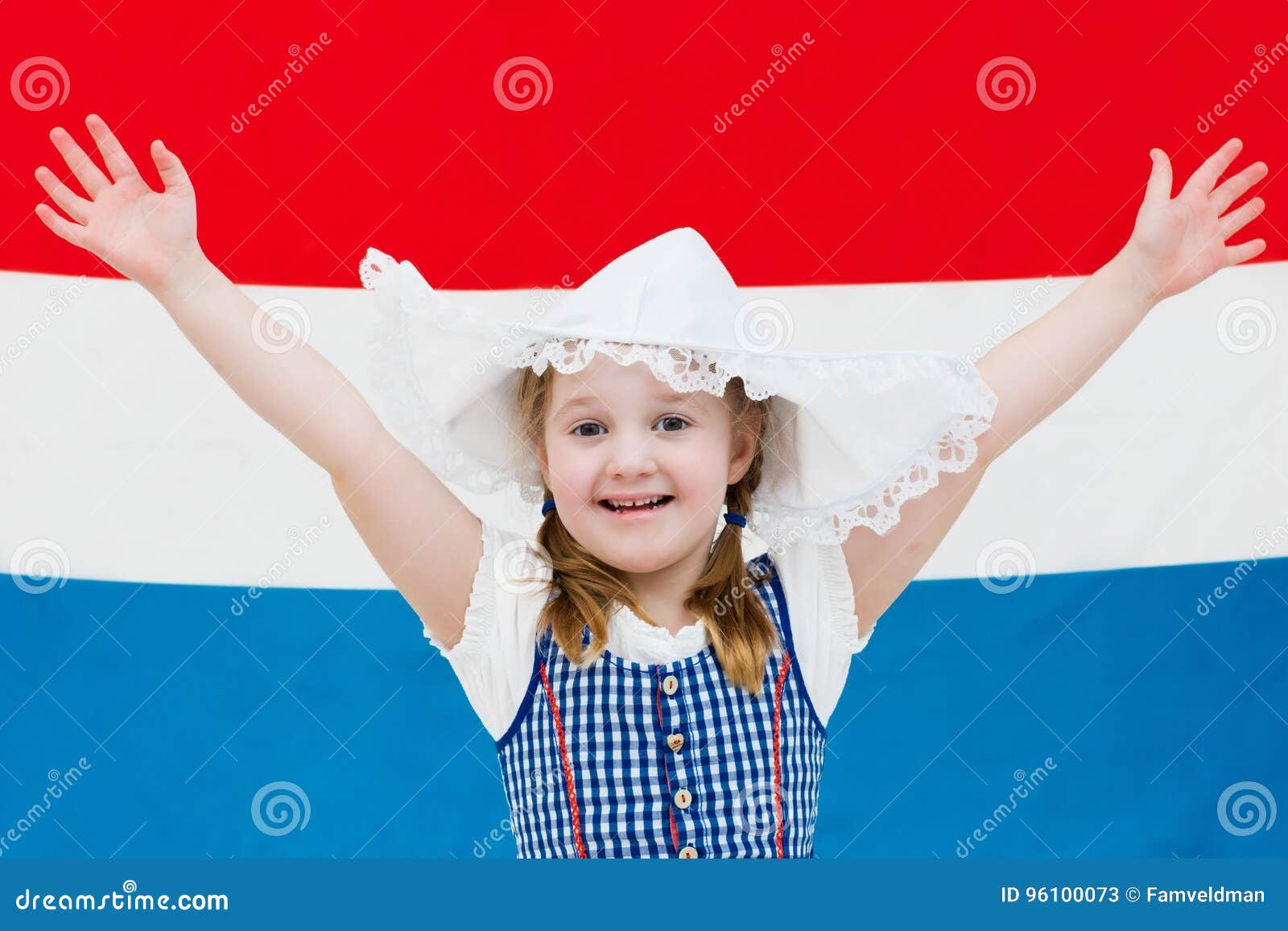 Nederlands Kind Met Vlag Van Nederland Stock Afbeelding - Image of ...